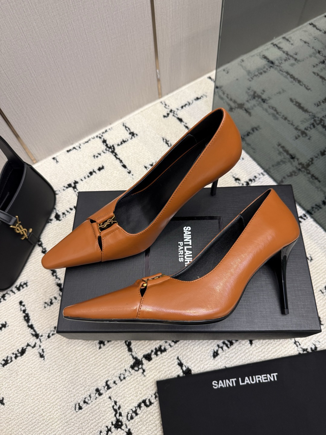 Saint Laurent Orange Logo Pointed Pumps