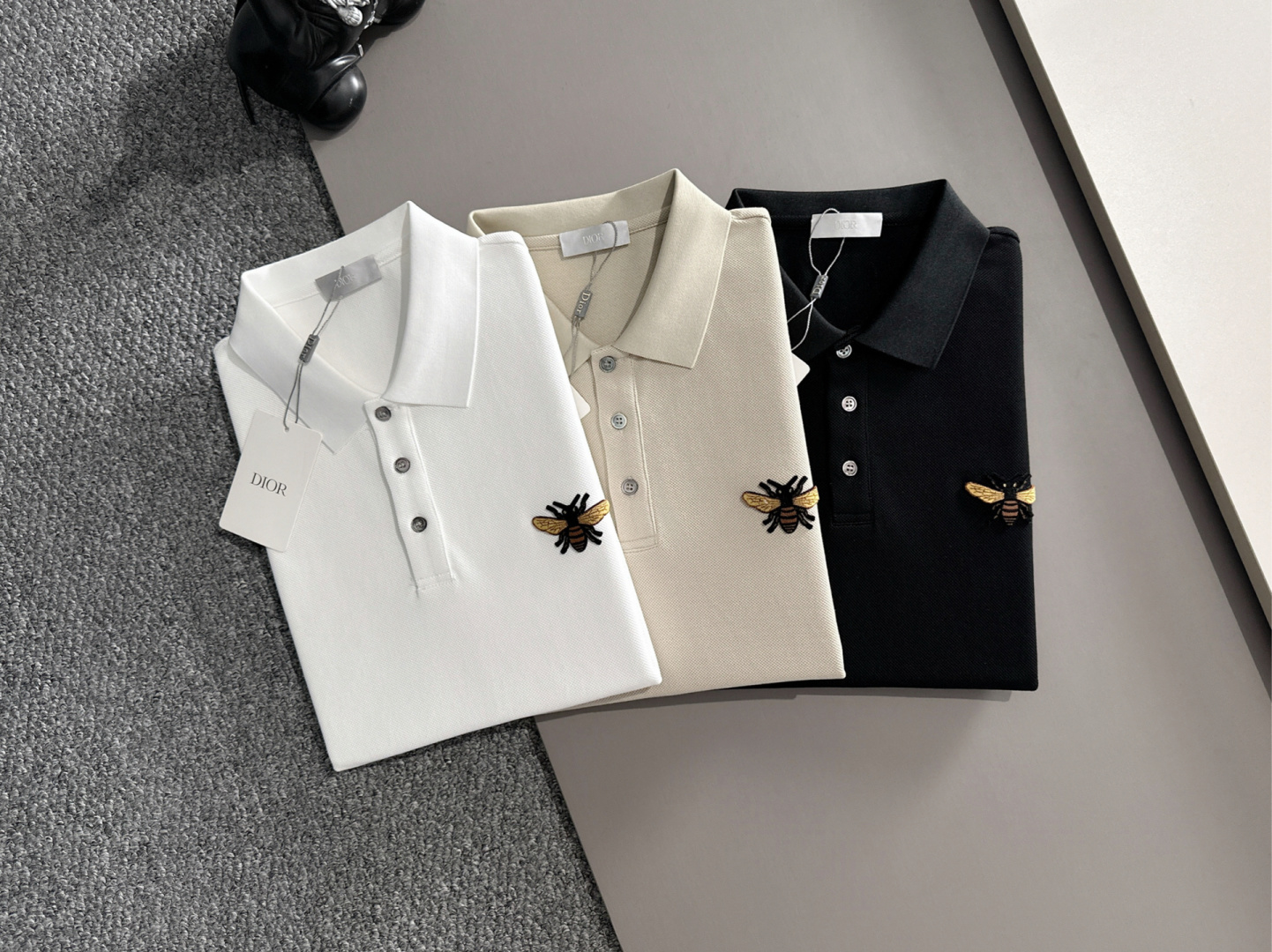 NO:471274,Dior/Dior 2025 spring and summer new products are available, complete three standards, lapel short-sleeved POLO shirt, good products do not need to be introduced too much, look at the details, counter number M-XXXL 175/140 Suggestions L,,,dior,dior,T-shirt,alexander wang19860909Dior/迪奥 2025年春夏新品上新 三标齐全 翻领短袖POLO衫 好货不用过多介绍 看细节 专柜码数M-XXXL 175/140建议L,,,dior,dior,T-shirt,alexander wang,Men's clothing