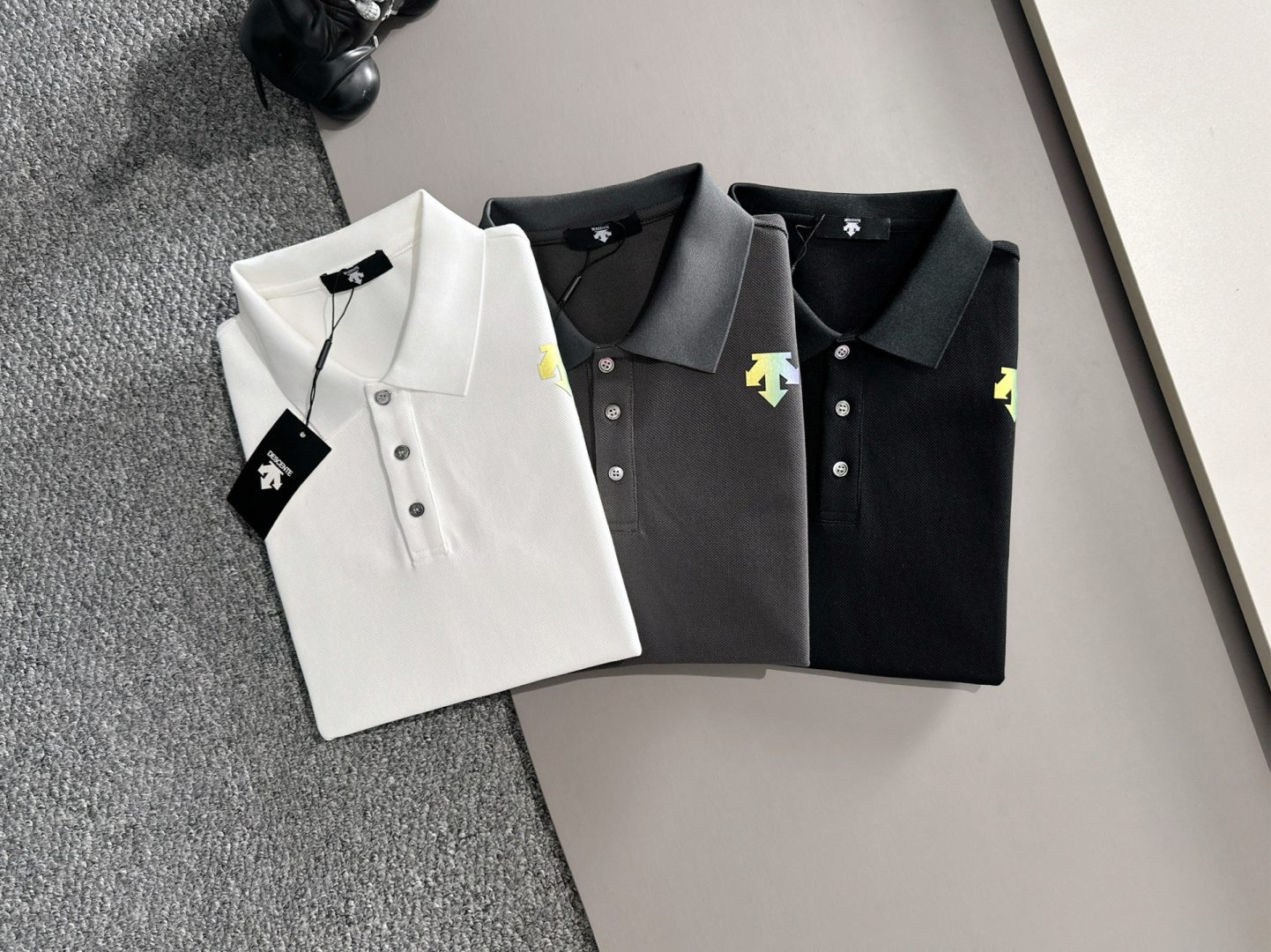 NO:471236,Des/Disante 2025 spring and summer new products are available, complete three standards, lapel short-sleeved POLO shirt, good products do not need to be introduced too much, look at the details, counter number M-XXXL 175/140 Suggestions L,,,,T-shirt,alexander wang19860909Des/迪桑特 2025年春夏新品上新 三标齐全 翻领短袖POLO衫 好货不用过多介绍 看细节 专柜码数M-XXXL 175/140建议L,,,T-shirt,alexander wang,Men's clothing