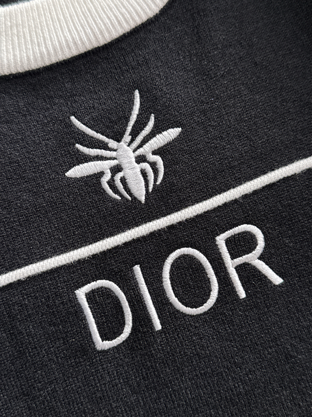 CD 2025秋冬提花➕刺绣新款简约圆领针织羊毛衫，精致工艺专柜面料，顶级元素融合打造，经典3标齐全，潮