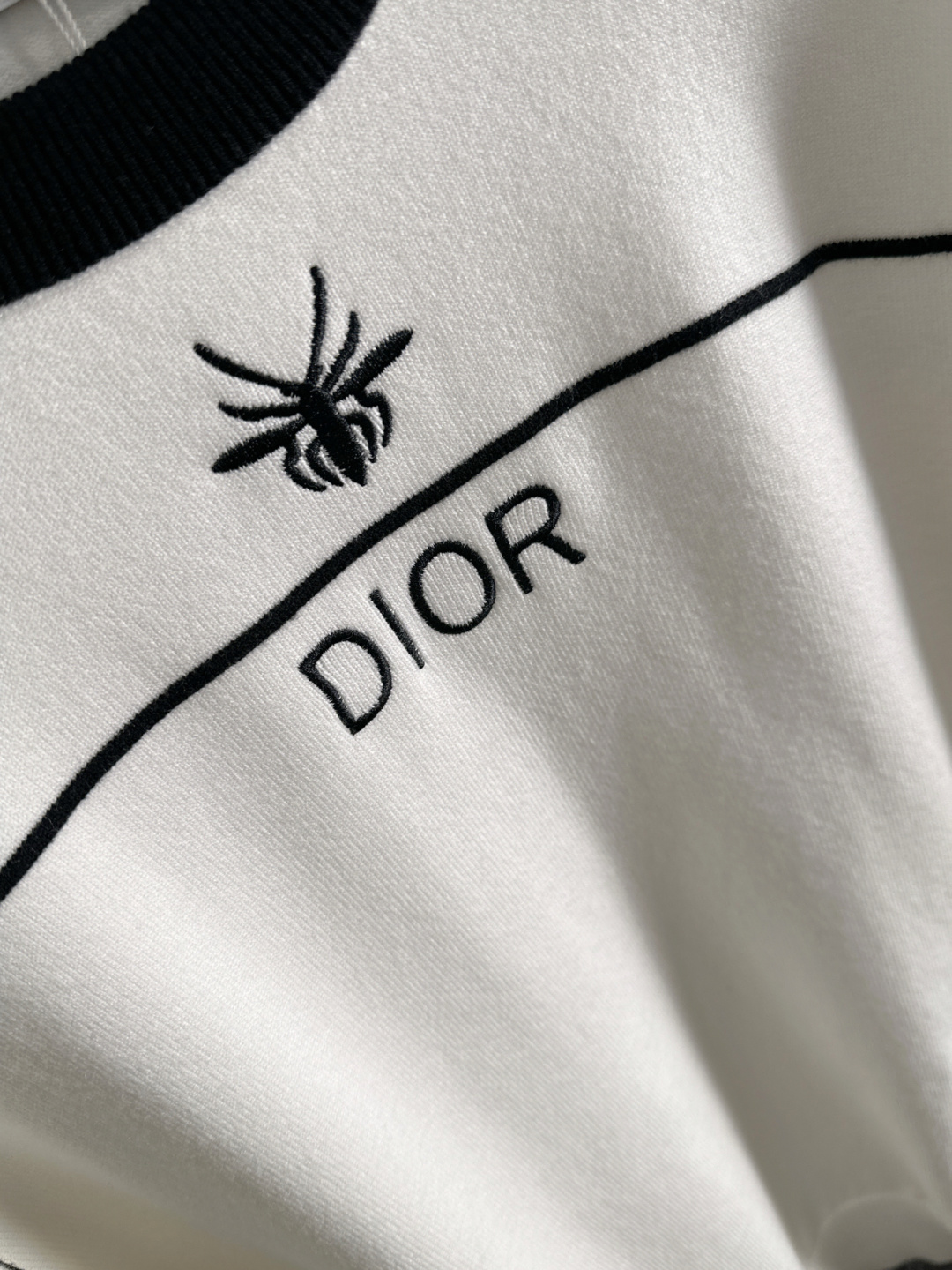 CD 2025秋冬提花➕刺绣新款简约圆领针织羊毛衫，精致工艺专柜面料，顶级元素融合打造，经典3标齐全，潮