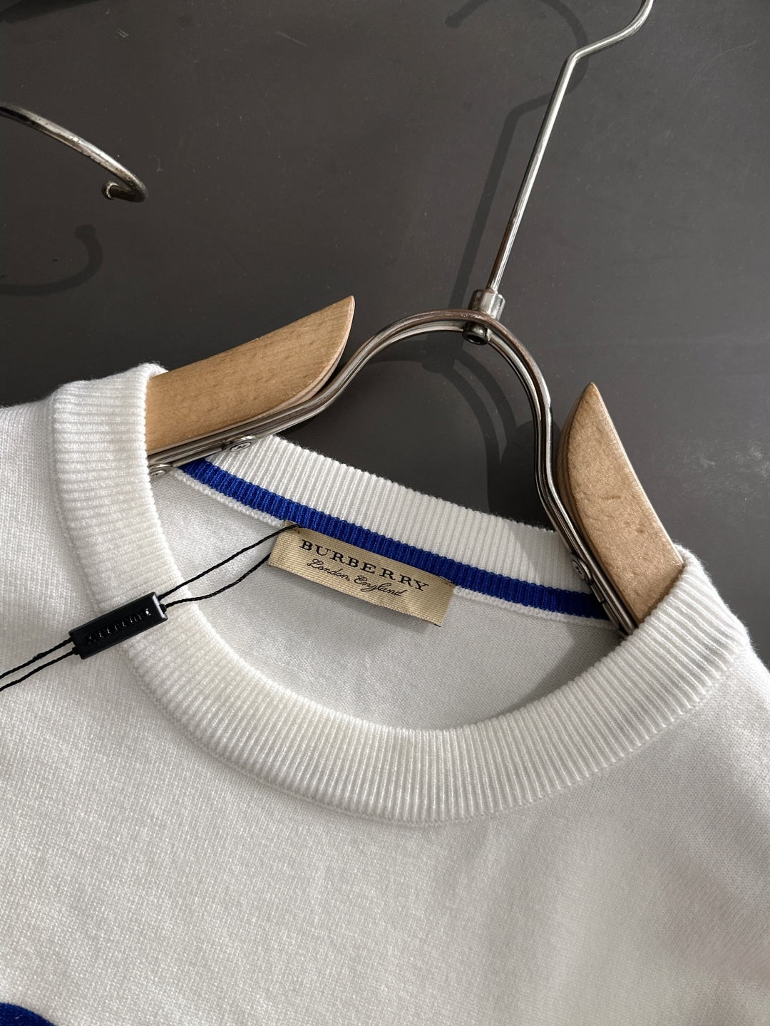 BBR 爆款回货 2025秋冬提花➕刺绣新款简约圆领针织羊毛衫，精致工艺专柜面料，顶级元素融合打造，经典