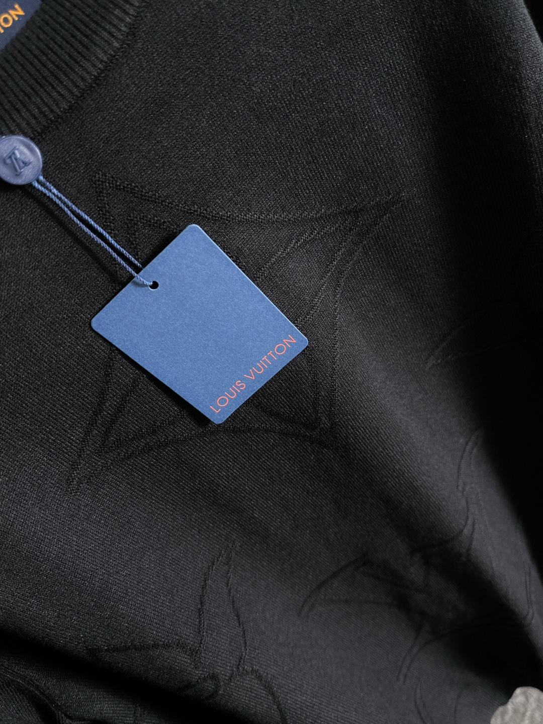 1V 2025秋冬提花➕刺绣新款简约圆领针织羊毛衫，精致工艺专柜面料，顶级元素融合打造，经典3标齐全，潮