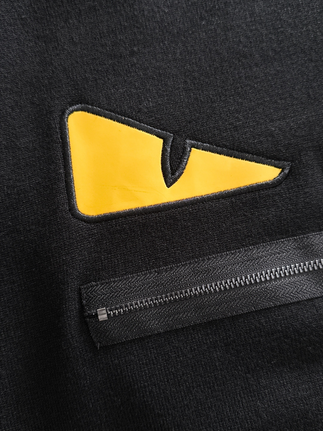 FD 2025秋冬提花➕刺绣新款简约圆领针织羊毛衫，精致工艺专柜面料，顶级元素融合打造，经典3标齐全，潮