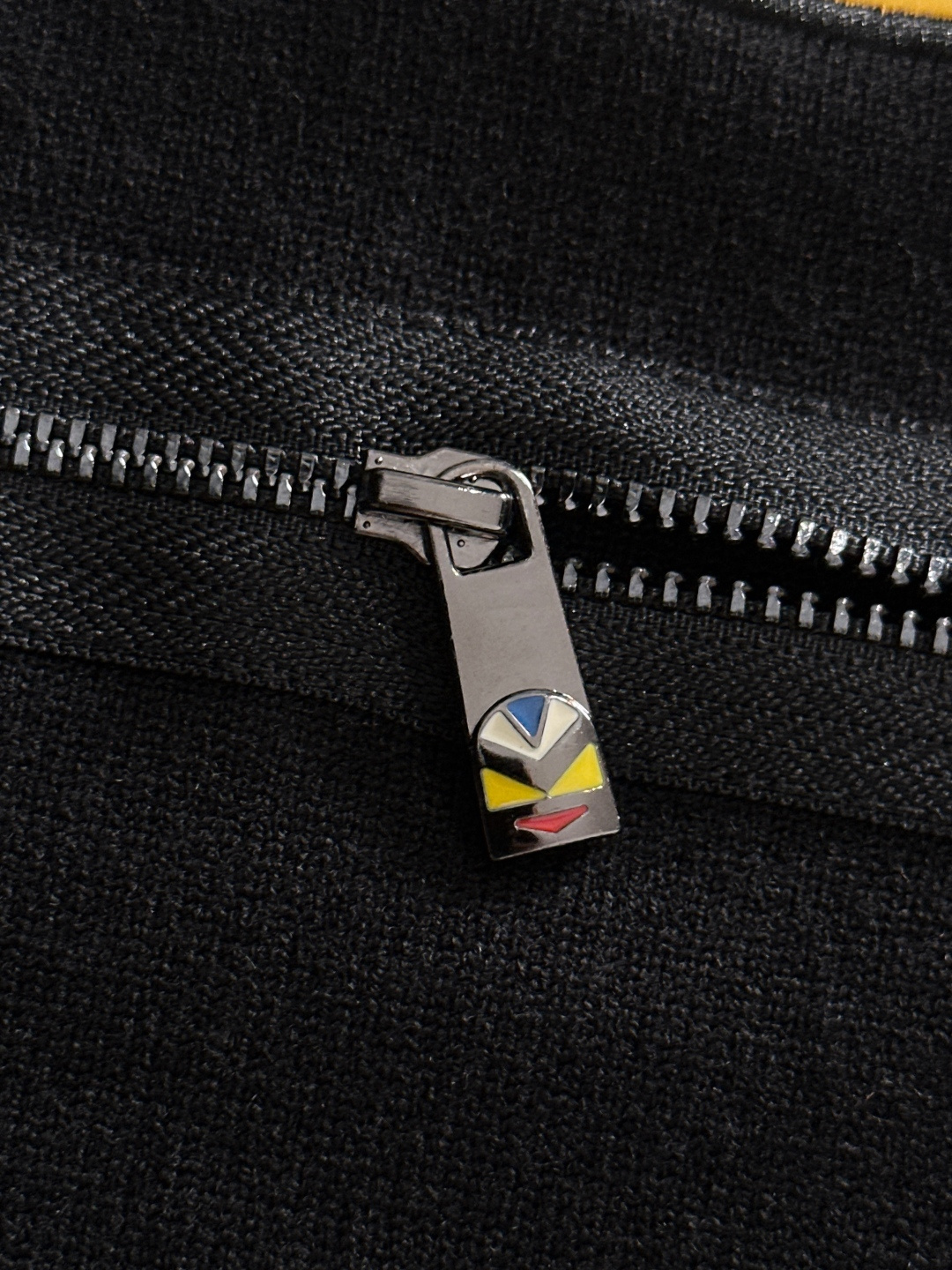 FD 2025秋冬提花➕刺绣新款简约圆领针织羊毛衫，精致工艺专柜面料，顶级元素融合打造，经典3标齐全，潮