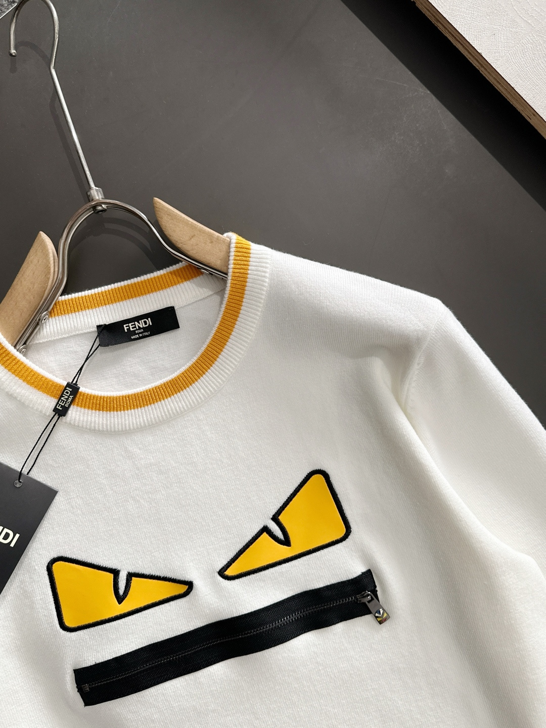 FD 2025秋冬提花➕刺绣新款简约圆领针织羊毛衫，精致工艺专柜面料，顶级元素融合打造，经典3标齐全，潮