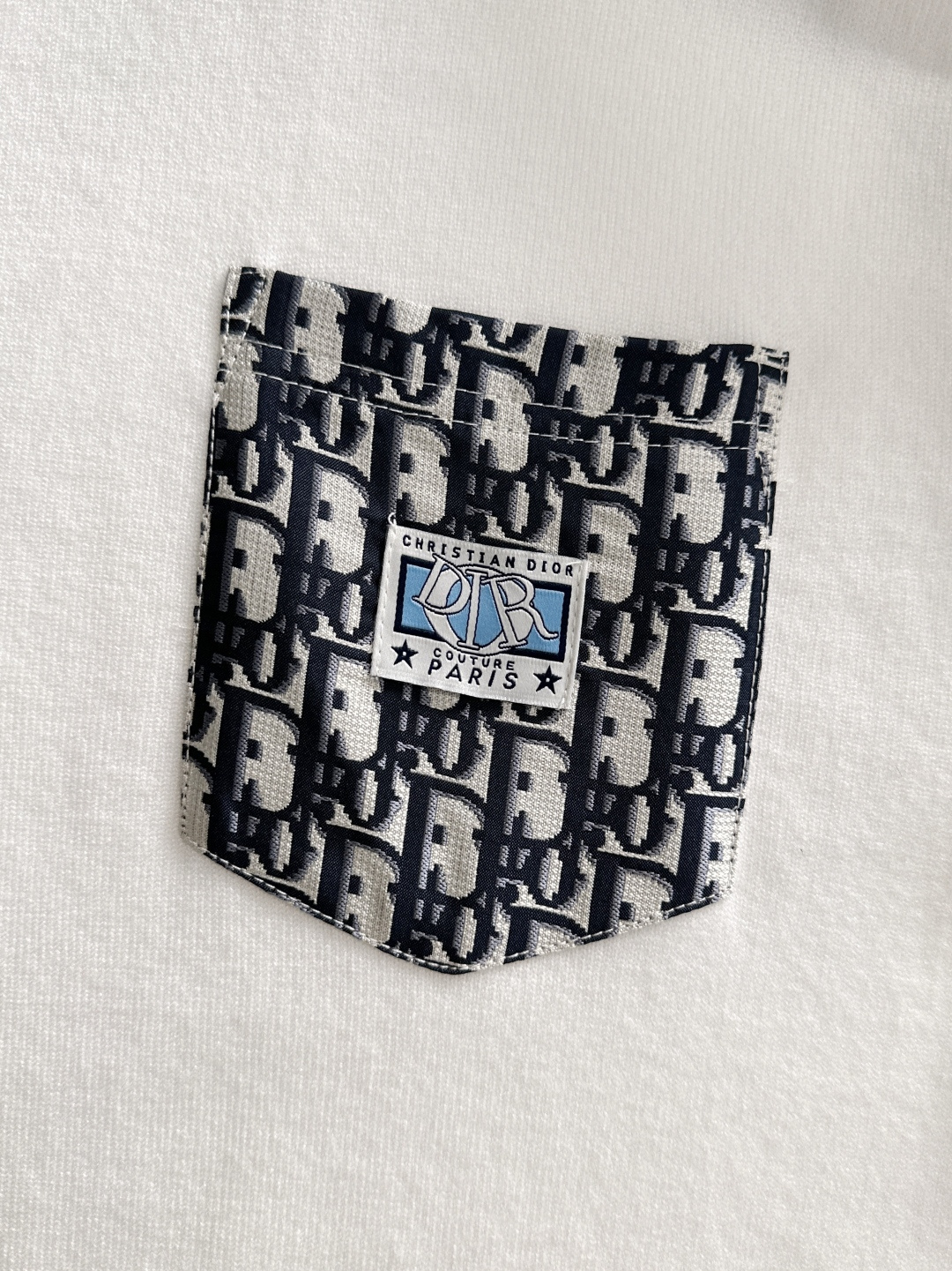 CD 2025秋冬提花➕刺绣新款简约圆领针织羊毛衫，精致工艺专柜面料，顶级元素融合打造，经典3标齐全，潮