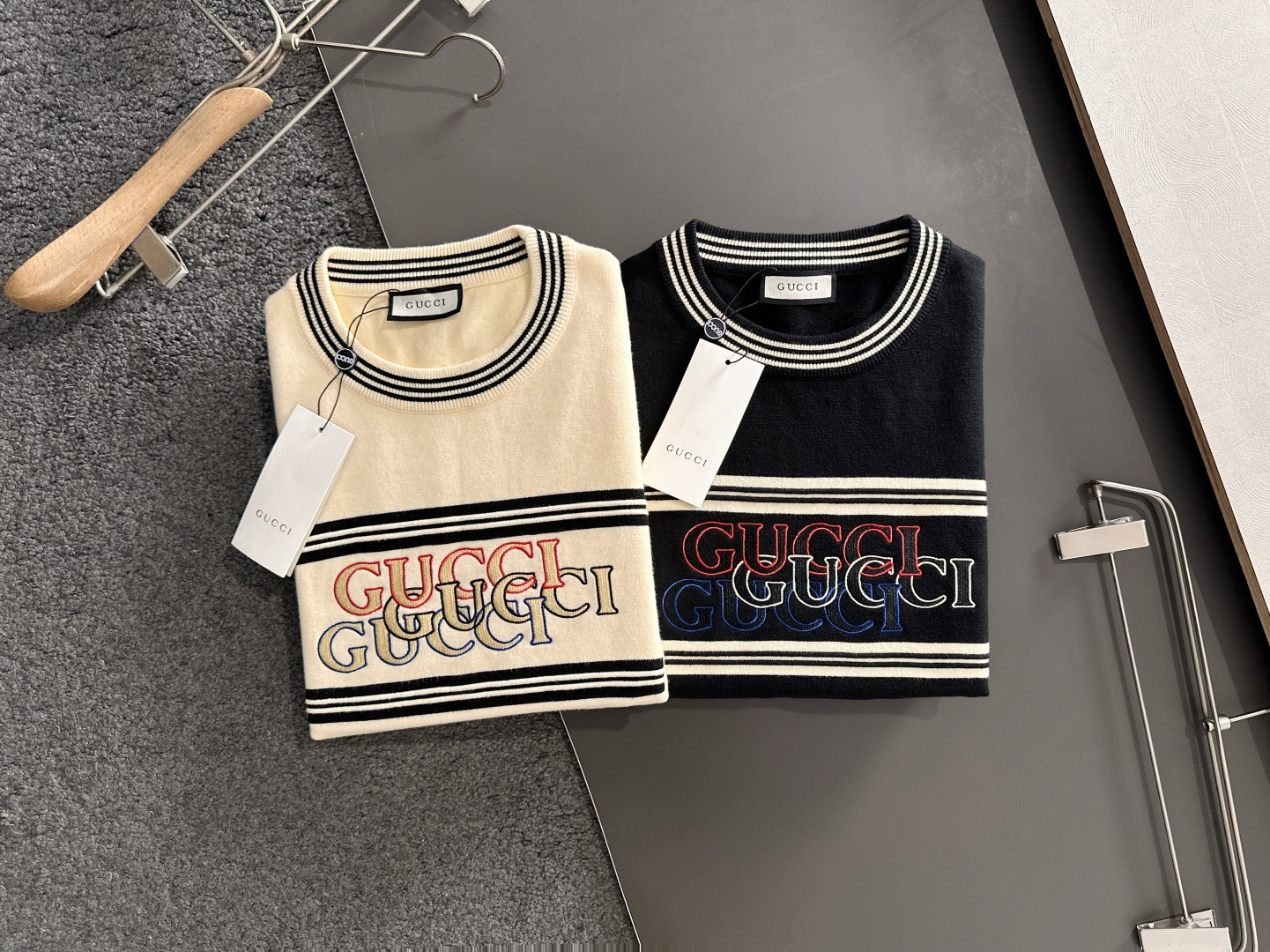 GUC 2025秋冬提花➕刺绣新款简约圆领针织羊毛衫，精致工艺专柜面料，顶级元素融合打造，经典3标齐全，