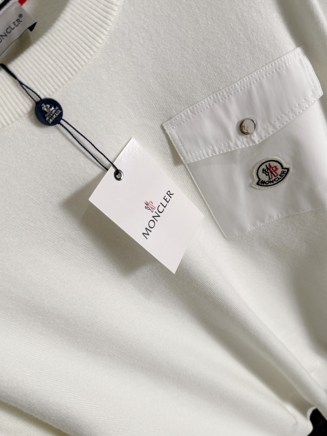 MON 2025秋冬提花➕刺绣新款简约圆领针织羊毛衫，精致工艺专柜面料，顶级元素融合打造，经典3标齐全，