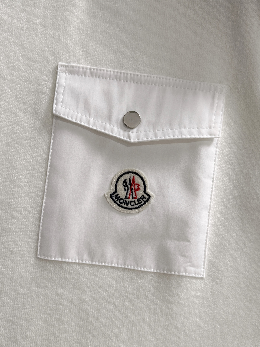 MON 2025秋冬提花➕刺绣新款简约圆领针织羊毛衫，精致工艺专柜面料，顶级元素融合打造，经典3标齐全，