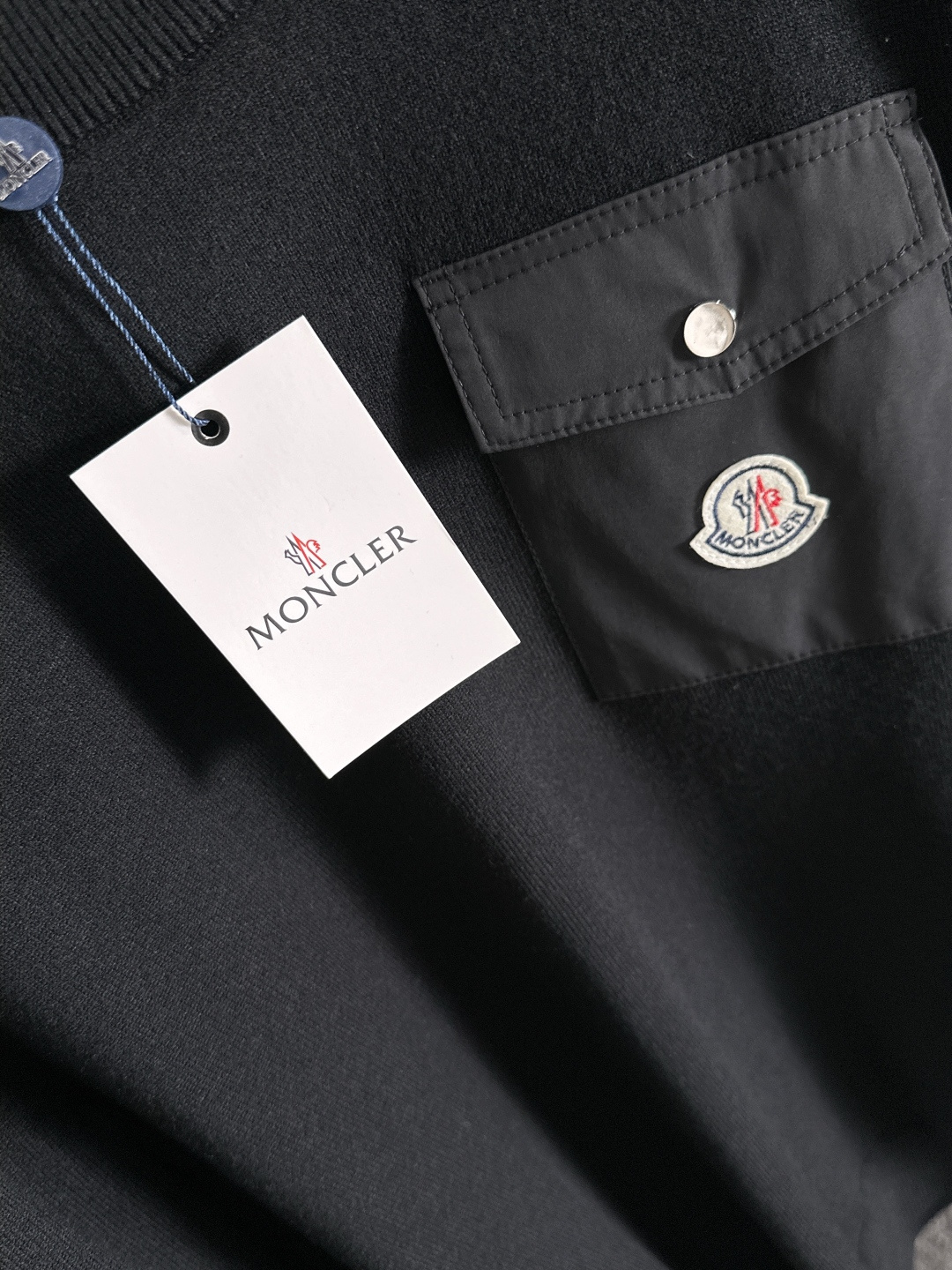 MON 2025秋冬提花➕刺绣新款简约圆领针织羊毛衫，精致工艺专柜面料，顶级元素融合打造，经典3标齐全，