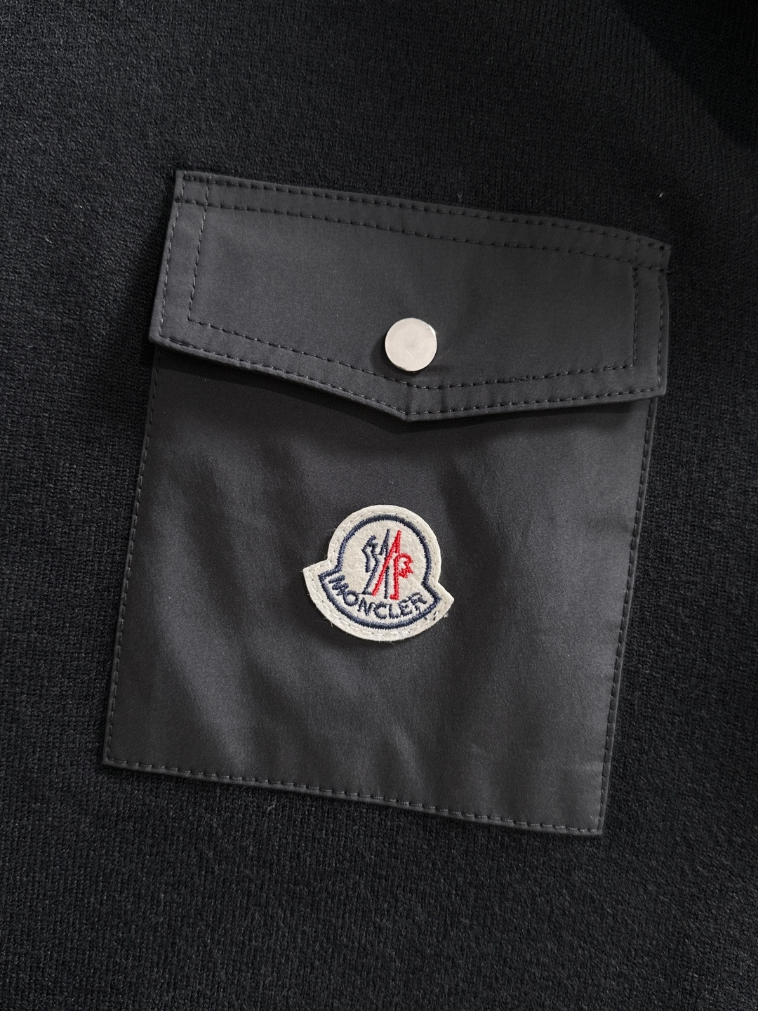 MON 2025秋冬提花➕刺绣新款简约圆领针织羊毛衫，精致工艺专柜面料，顶级元素融合打造，经典3标齐全，