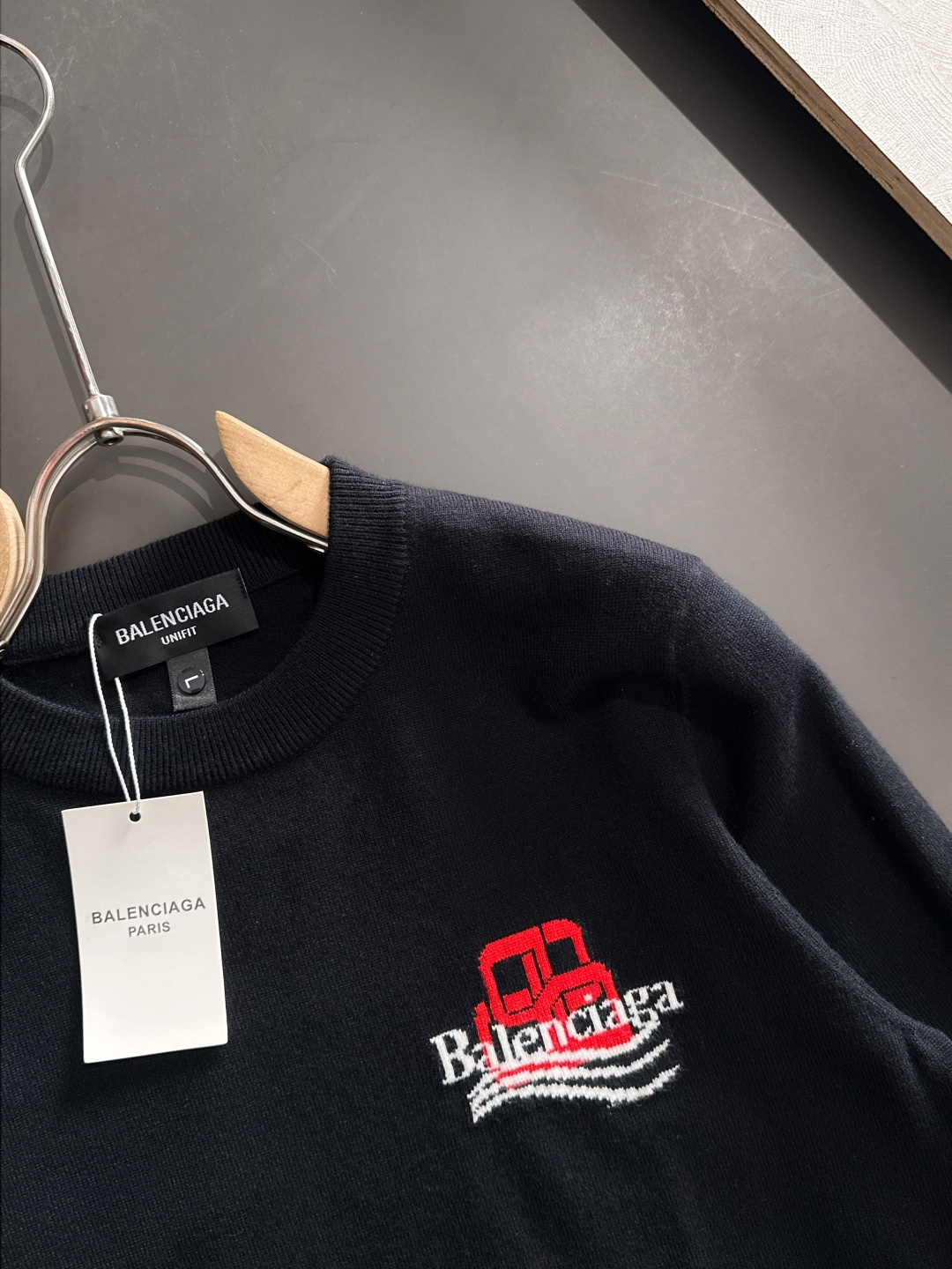 BAL 2025秋冬全身提花新款简约圆领针织羊毛衫，精致工艺专柜面料，顶级元素融合打造，经典3标齐全，潮