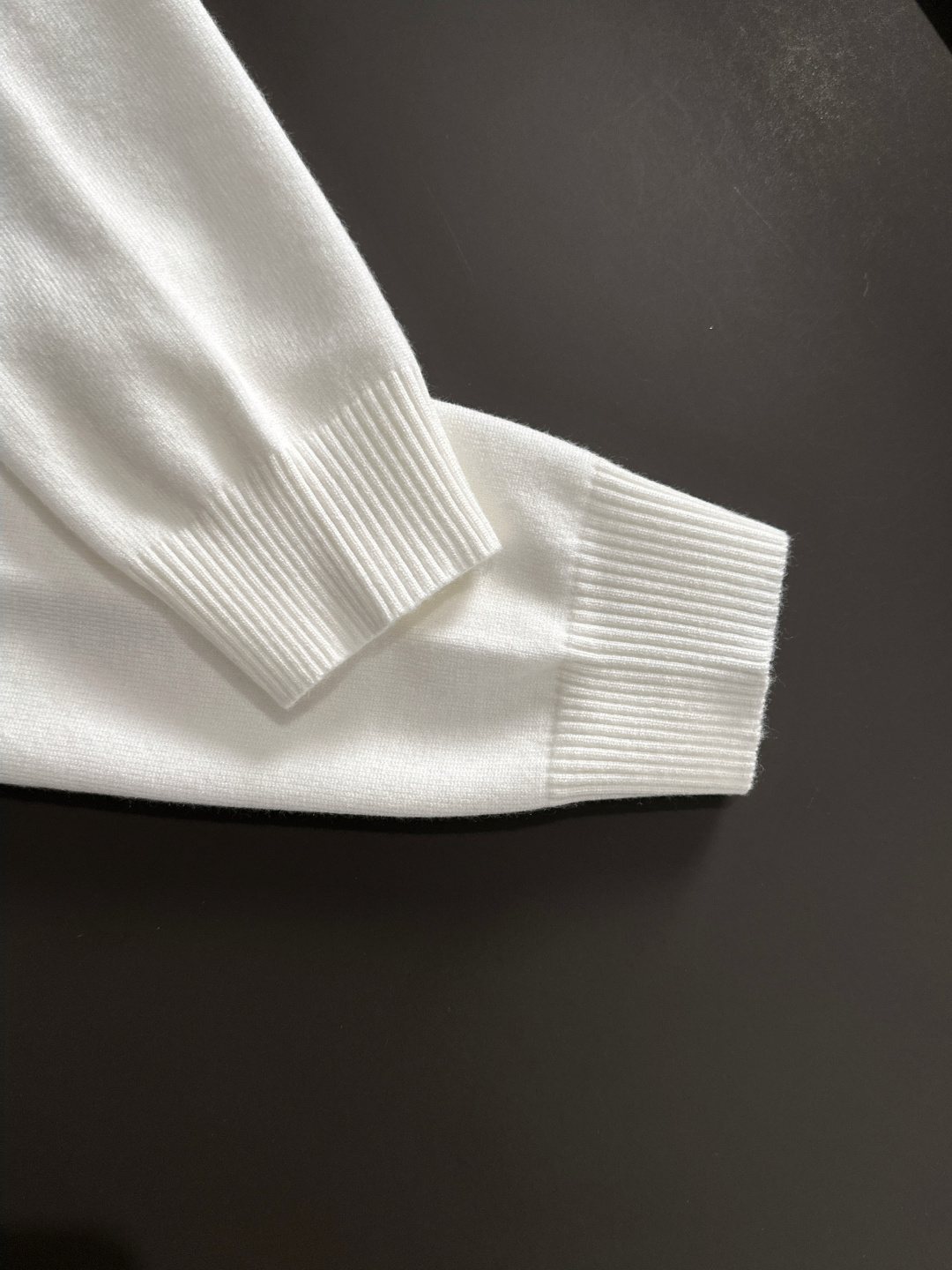 BAL 2025秋冬全身提花新款简约圆领针织羊毛衫，精致工艺专柜面料，顶级元素融合打造，经典3标齐全，潮