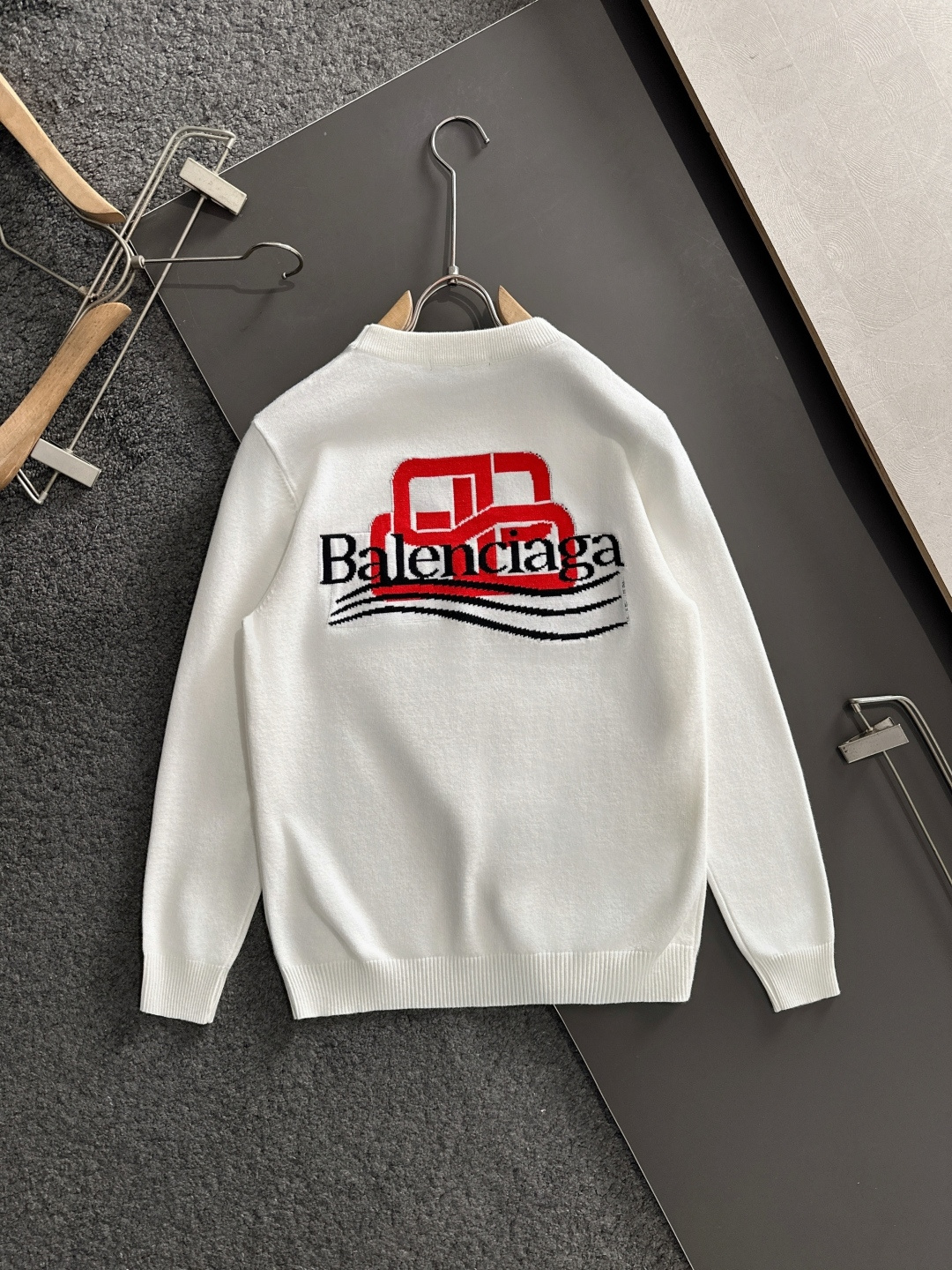 BAL 2025秋冬全身提花新款简约圆领针织羊毛衫，精致工艺专柜面料，顶级元素融合打造，经典3标齐全，潮