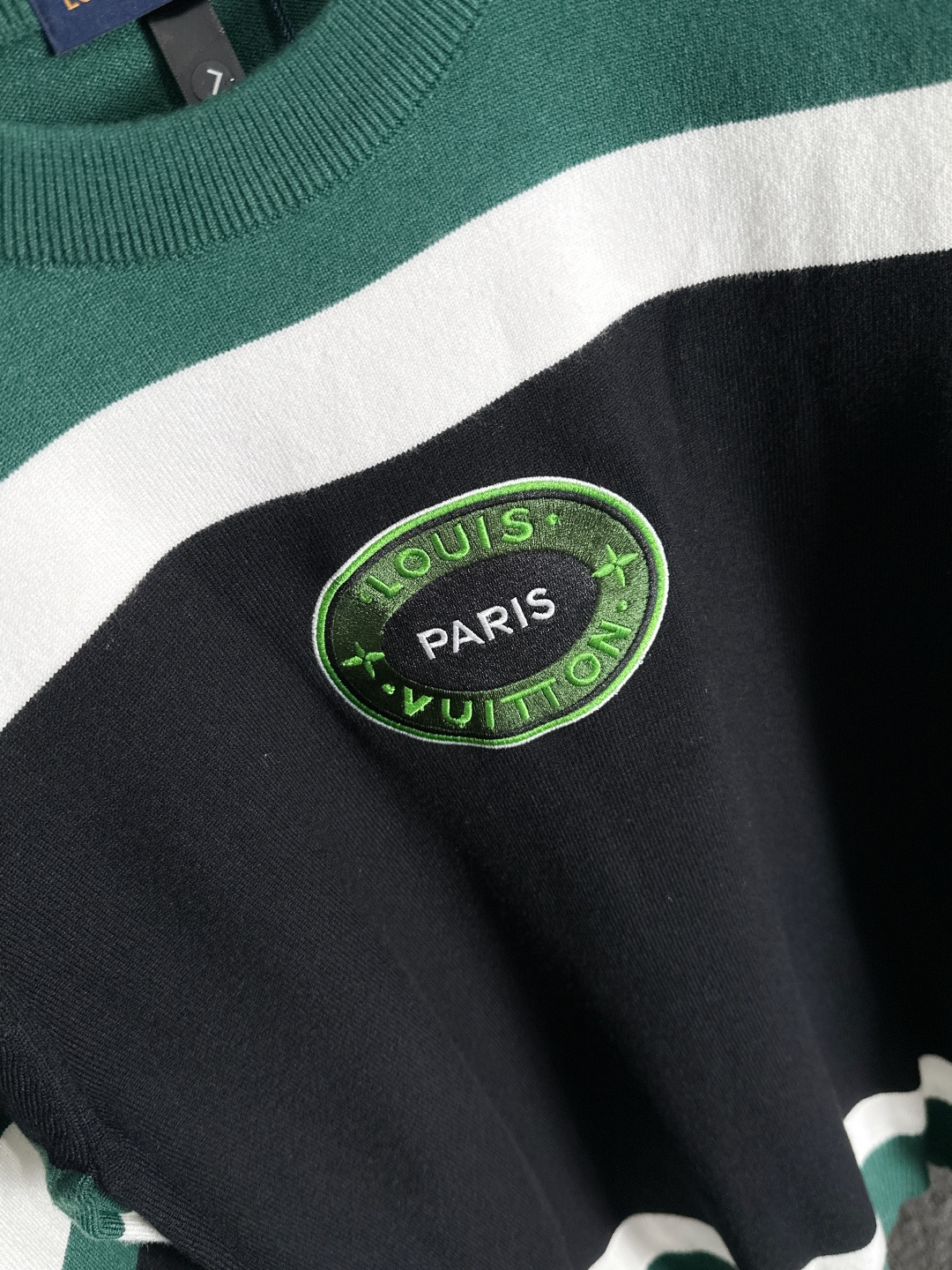 BAL 2025秋冬提花➕刺绣新款简约圆领针织毛衣，精致工艺专柜面料，顶级元素融合打造，经典3标齐全，潮