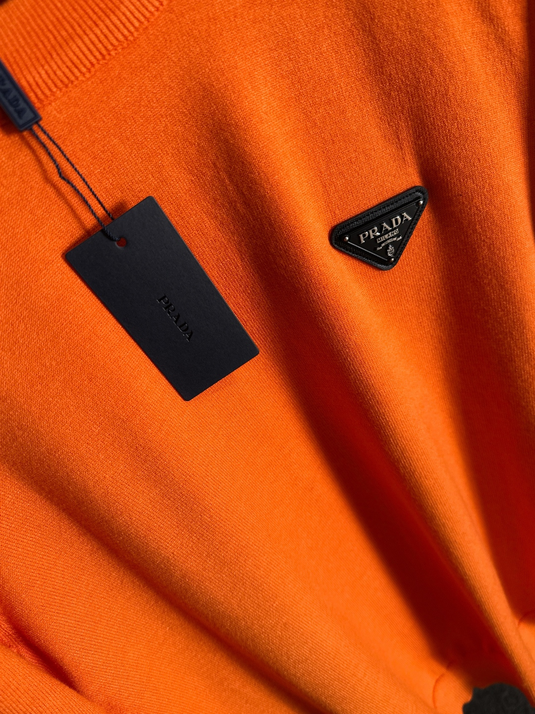 PRAD 2025SS秋冬刺绣新款简约圆领针织毛衣，精致工艺专柜面料，顶级元素融合打造，经典3标齐全，潮