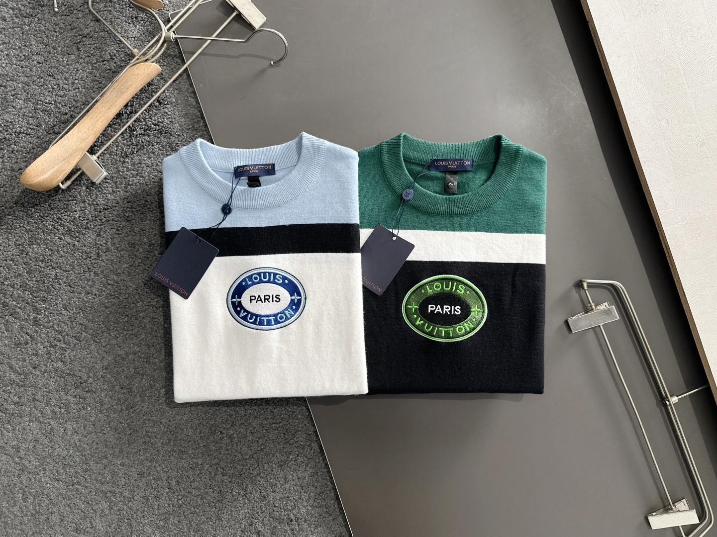 BAL 2025秋冬提花➕刺绣新款简约圆领针织毛衣，精致工艺专柜面料，顶级元素融合打造，经典3标齐全，潮