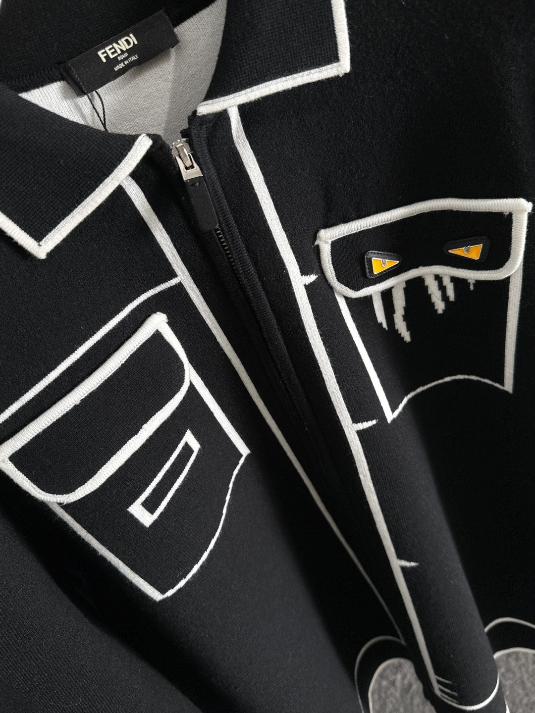 FD 2025Ss秋冬新款男女同款高克重针织开衫，配色标识条纹工艺设计！钩织标识条纹修饰，设计经典配色钩