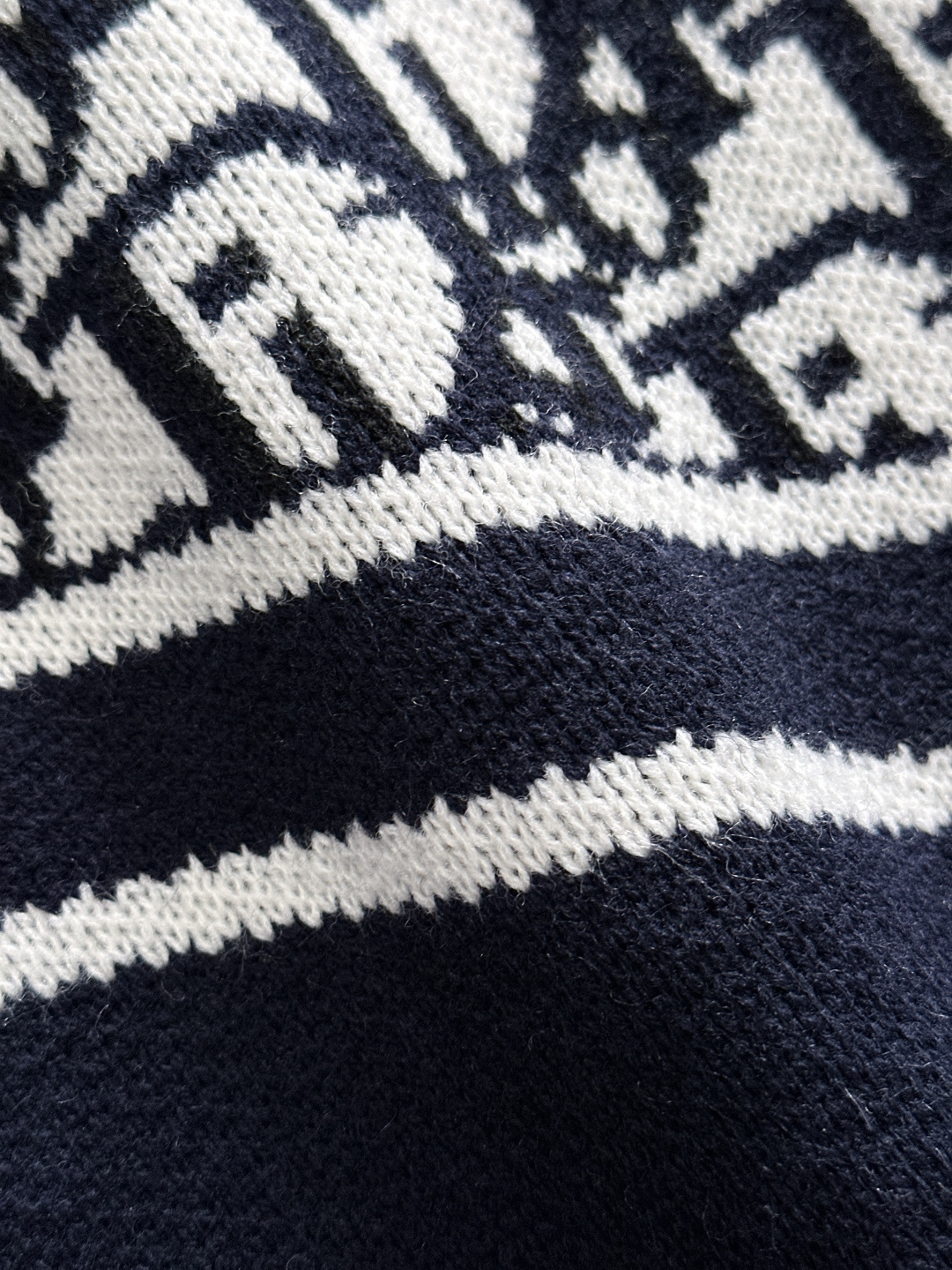 CD 2025Ss秋冬新款男女同款高克重针织开衫，配色标识条纹工艺设计！钩织标识条纹修饰，设计经典配色钩