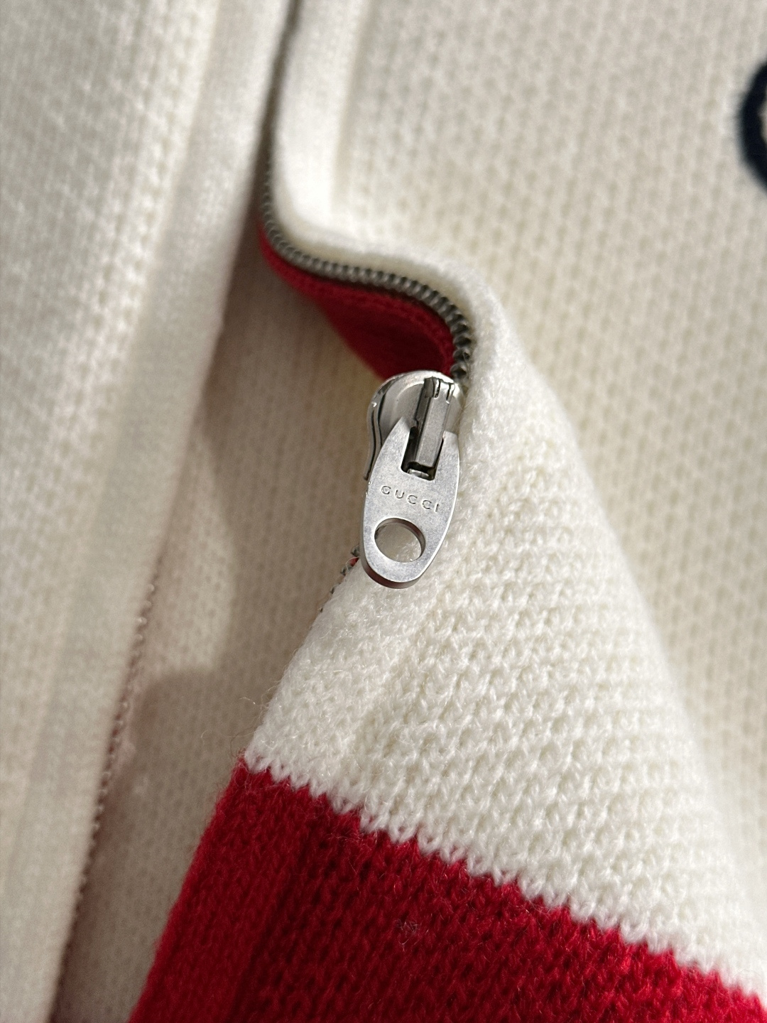 LOW 2025Ss秋冬新款男女同款高克重针织开衫，配色标识条纹工艺设计！钩织标识条纹修饰，设计经典配色