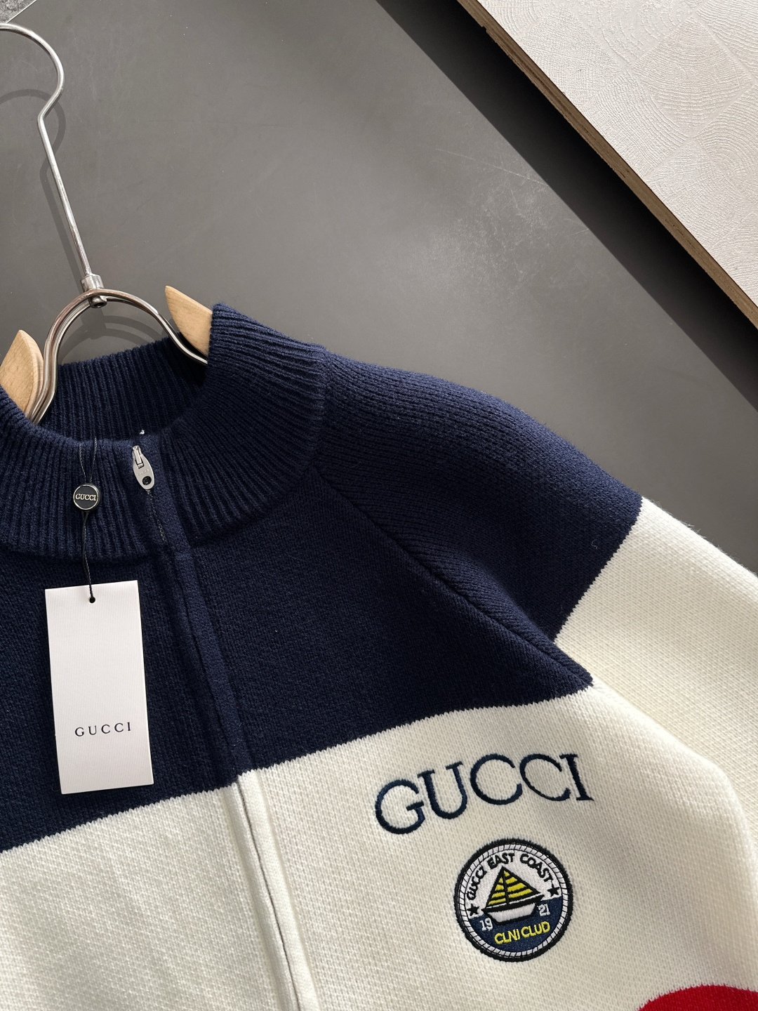 LOW 2025Ss秋冬新款男女同款高克重针织开衫，配色标识条纹工艺设计！钩织标识条纹修饰，设计经典配色