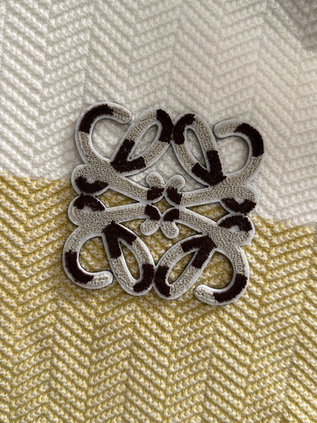 LOW 2025Ss秋冬新款男女同款高克重针织开衫，配色标识条纹工艺设计！钩织标识条纹修饰，设计经典配色