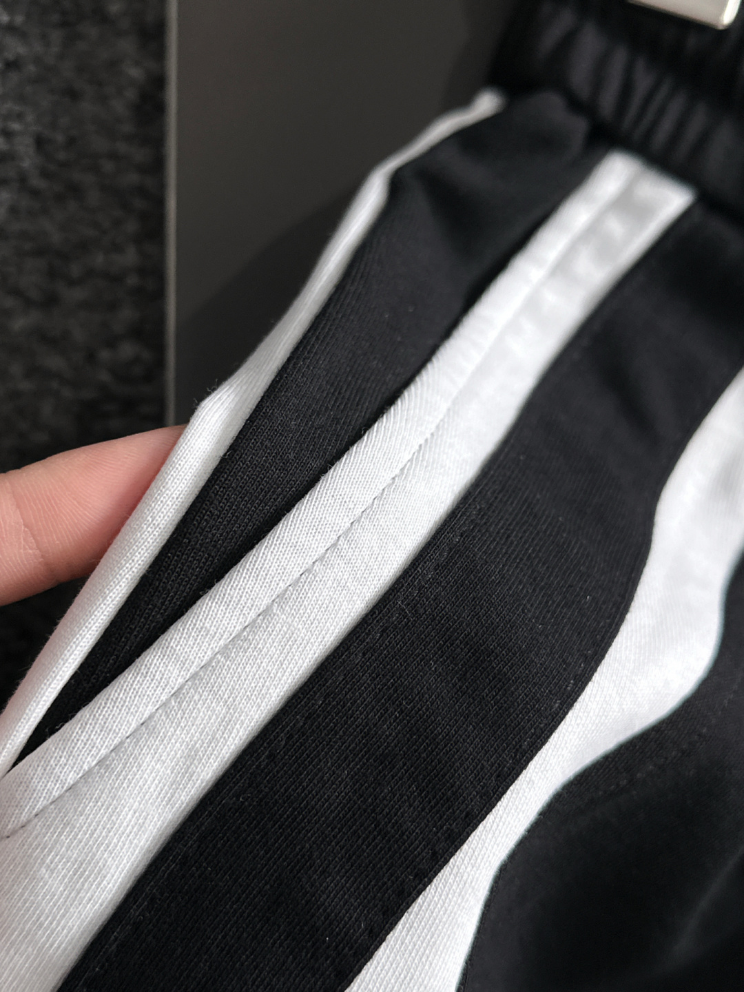 BAL 2025秋冬新品休闲裤，经典款百看不厌，裤身工艺设计，进口客供辅料、面料定制，每个细节做到极致，