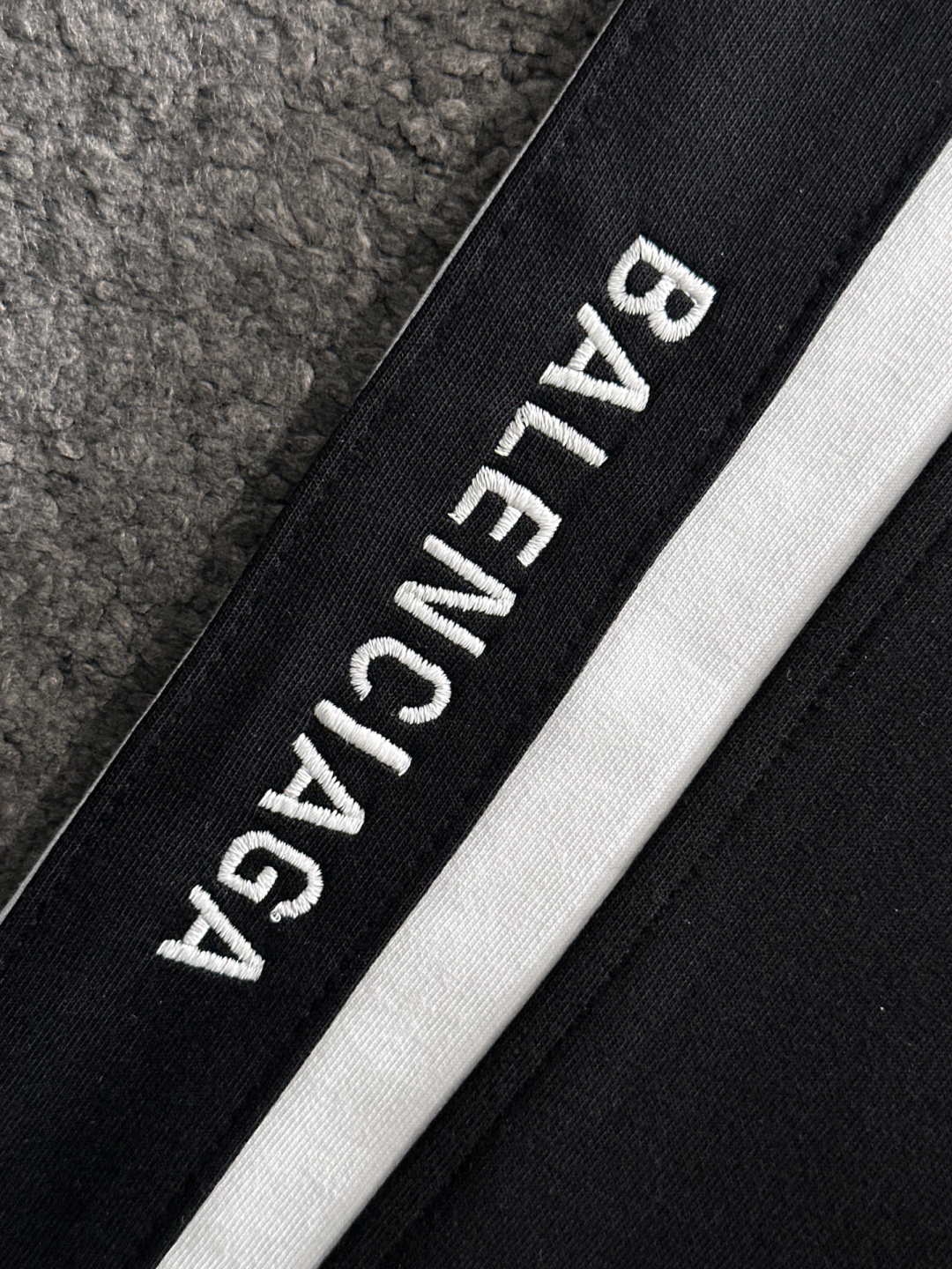 BAL 2025秋冬新品休闲裤，经典款百看不厌，裤身工艺设计，进口客供辅料、面料定制，每个细节做到极致，