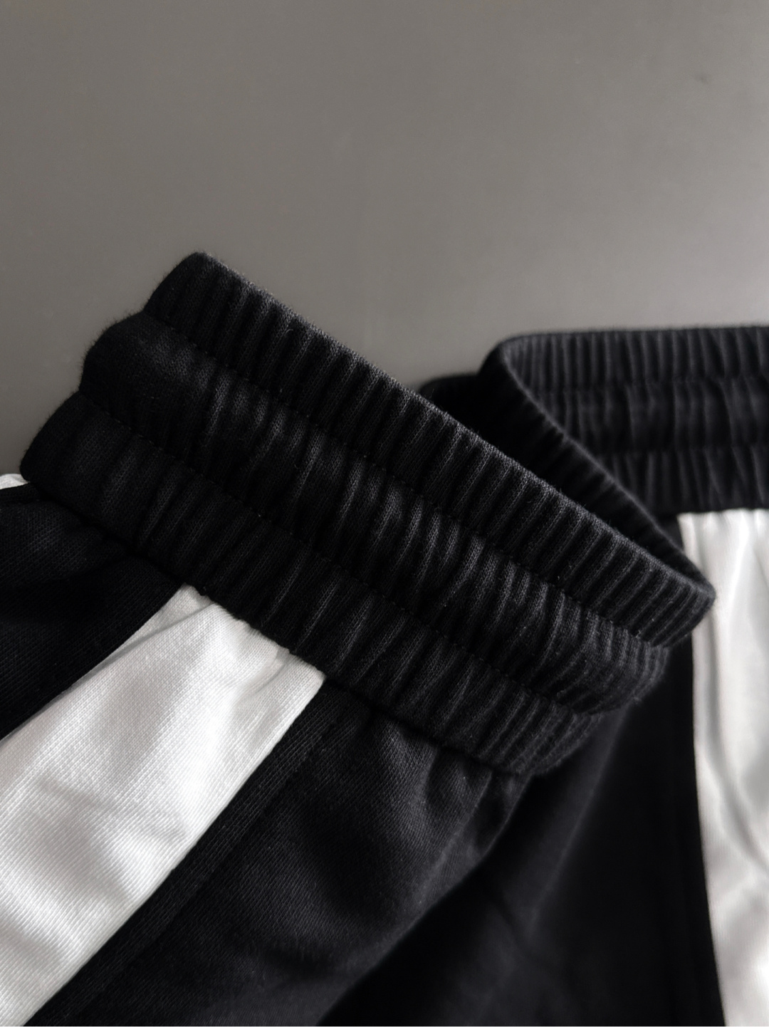 BAL 2025秋冬新品休闲裤，经典款百看不厌，裤身工艺设计，进口客供辅料、面料定制，每个细节做到极致，