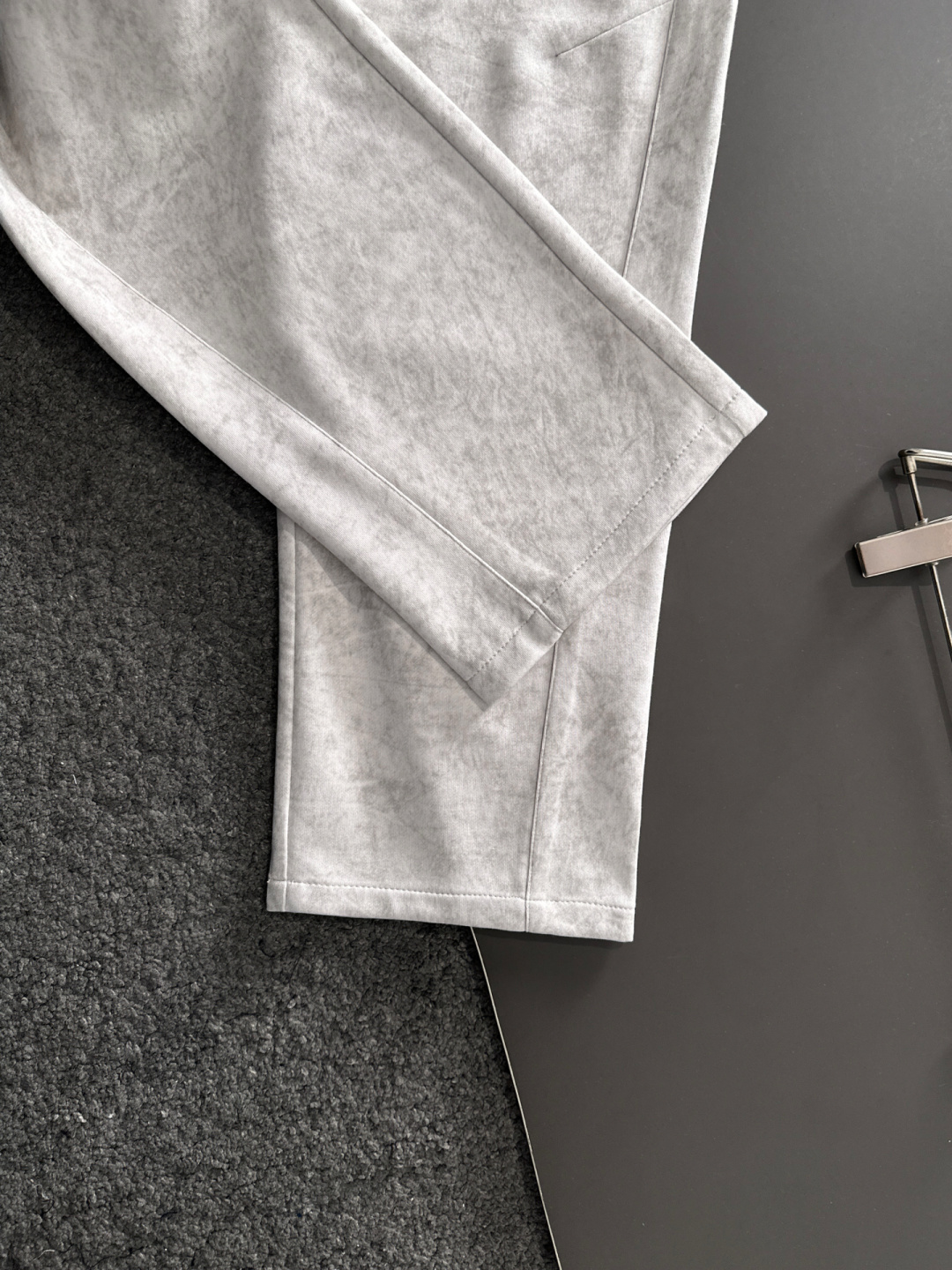 BAL 2025秋冬新品休闲裤，经典款百看不厌，裤身工艺设计，进口客供辅料、面料定制，每个细节做到极致，