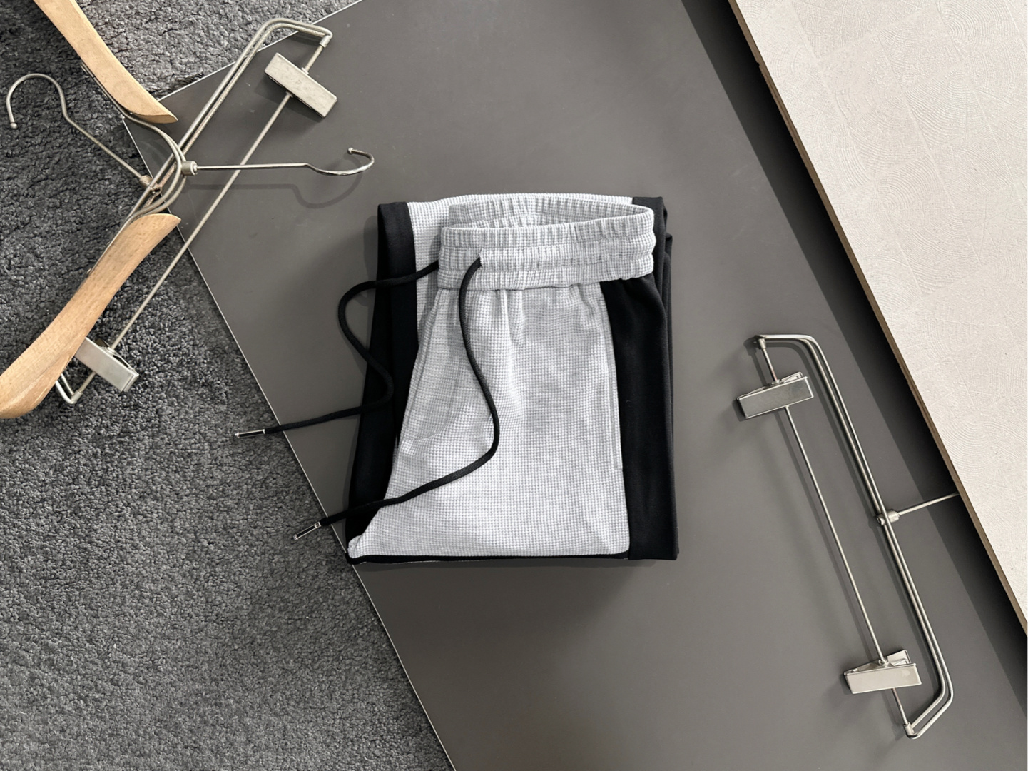 TB 2025秋冬新品休闲裤，经典款百看不厌，裤身工艺设计，进口客供辅料、面料定制，每个细节做到极致，原