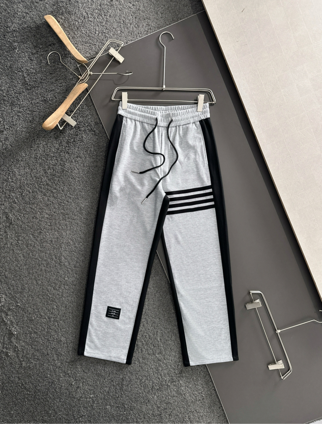 TB 2025秋冬新品休闲裤，经典款百看不厌，裤身工艺设计，进口客供辅料、面料定制，每个细节做到极致，原