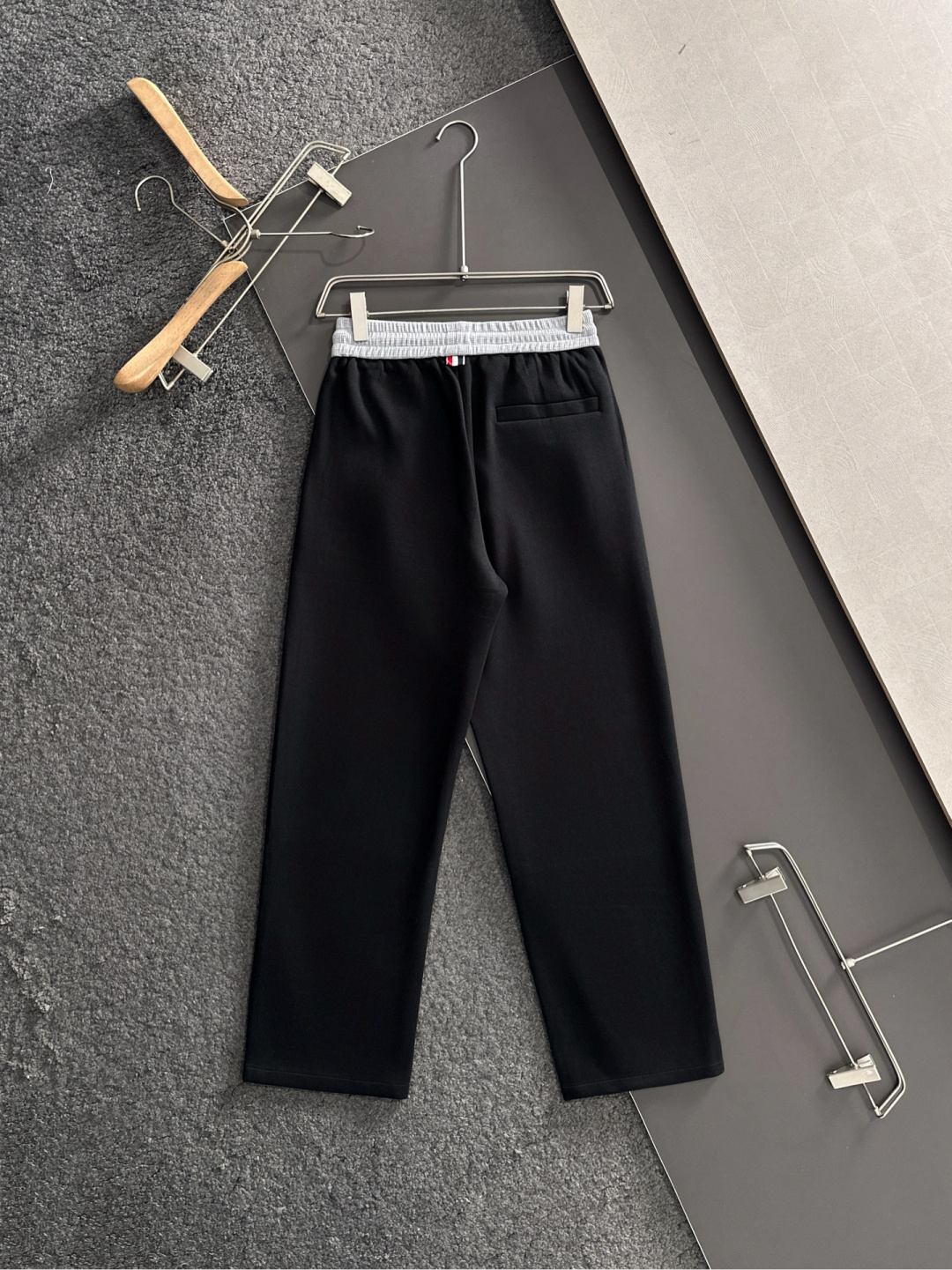 TB 2025秋冬新品休闲裤，经典款百看不厌，裤身工艺设计，进口客供辅料、面料定制，每个细节做到极致，原