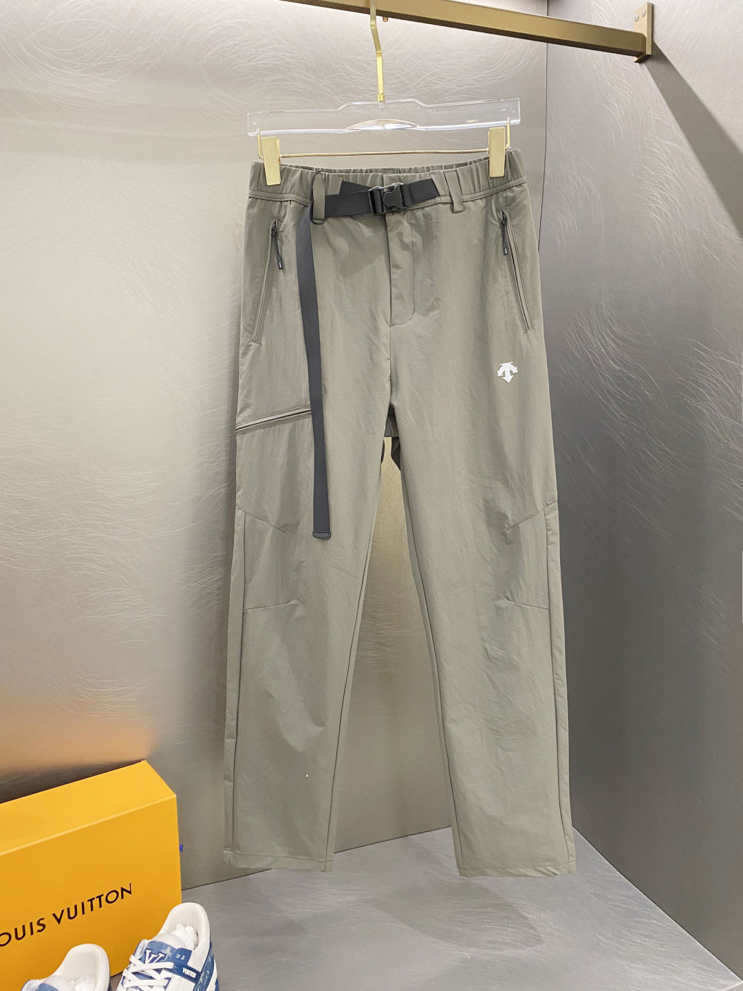 “High-Quality Fashion Pants Re-Emerged with Stylish Design and Comfortable Fit” - 图片 2