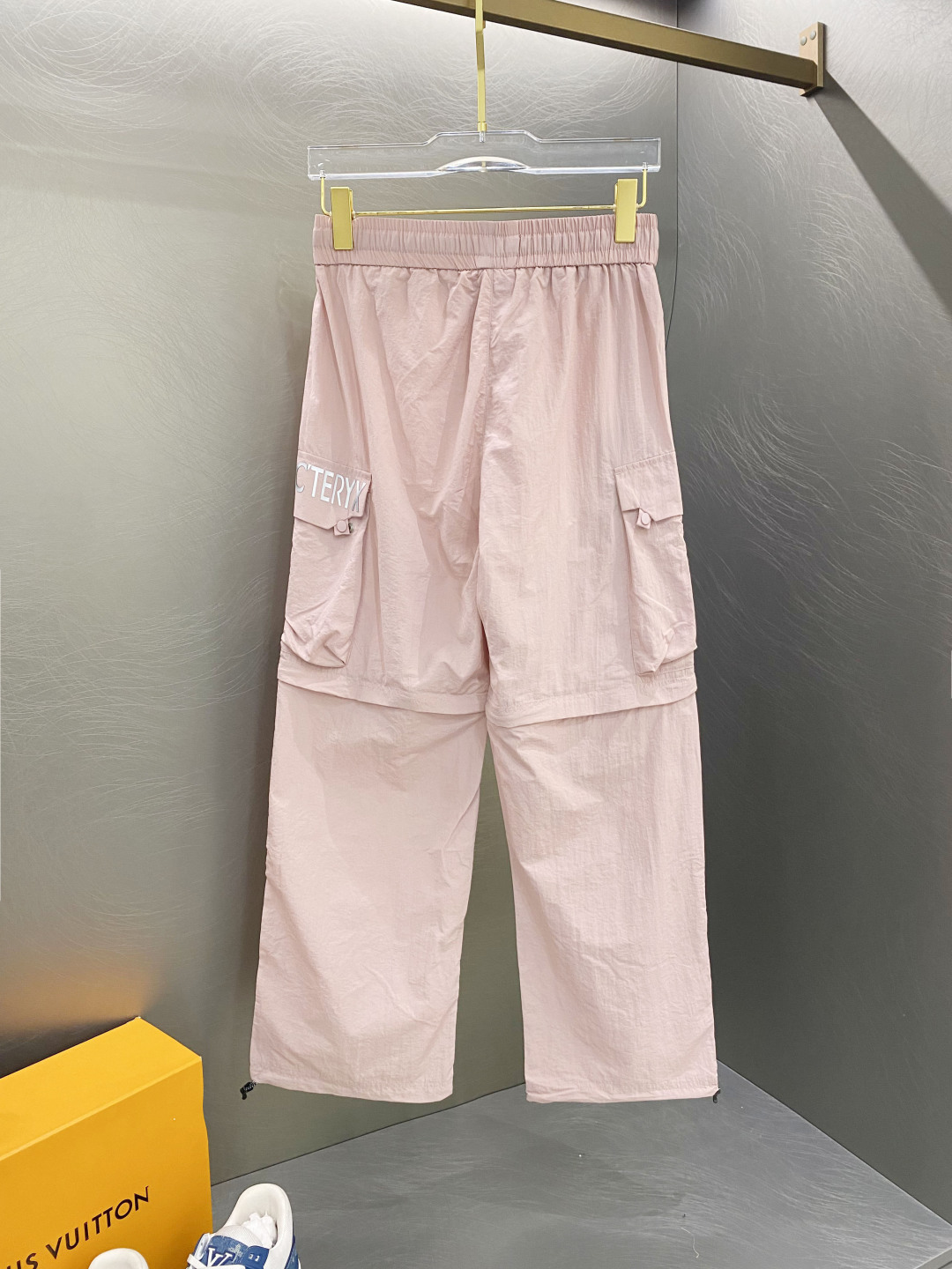 High-Quality Monochrome Custom Fashion: P648 Re-Emerges with Stylish Comfort and Impeccable Design - 图片 2