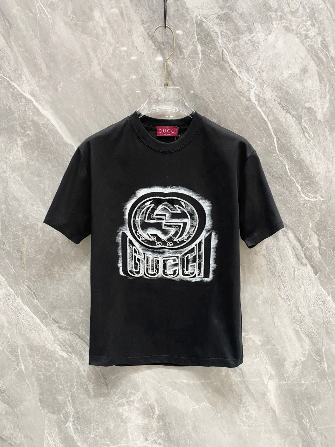 NO:508978,Ss Gucci pure cotton latest fabric classic logo pattern logo fashionable simple trendy short sleeves, top quality counter original single short sleeves, top production craft imported fabrics, unique design of counter style, using imported high-end customized fabrics. The official website is on sale!  Excellent fabric pattern, size..Black and white M-3XL, gucci, T-shirt, alexander wang19860909ss古驰纯棉最新面料经典标识图案logo时尚简约潮流短袖,最顶级的品质专柜原单短袖,顶级制作工艺进口面料,专柜款独特设计,采用进口高端订制面料.官网在售！面料版型超赞 码数..黑白色 M-3XL,,gucci,T-shirt,alexander wang,Men's clothing