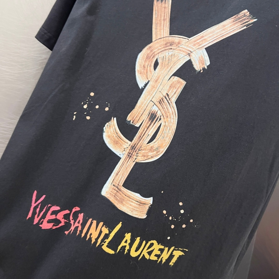 ss圣罗兰纯棉最新面料（最高版本）经典标识图案logo时尚简约潮流短袖，最顶级的品质专柜原单短袖，顶级制