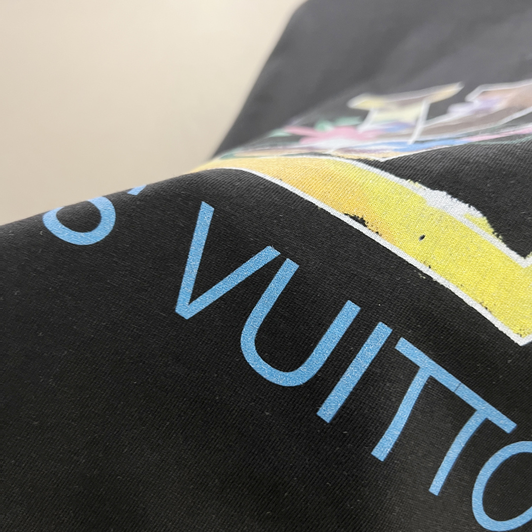 ssLv纯棉最新面料（最高版本）经典标识图案logo时尚简约潮流短袖，最顶级的品质专柜原单短袖，顶级制作