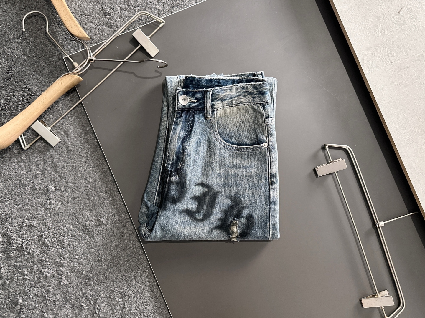 Custom-Made High-End Cowboy Jeans: Complex Tailoring with Handmade Details - 图片 2