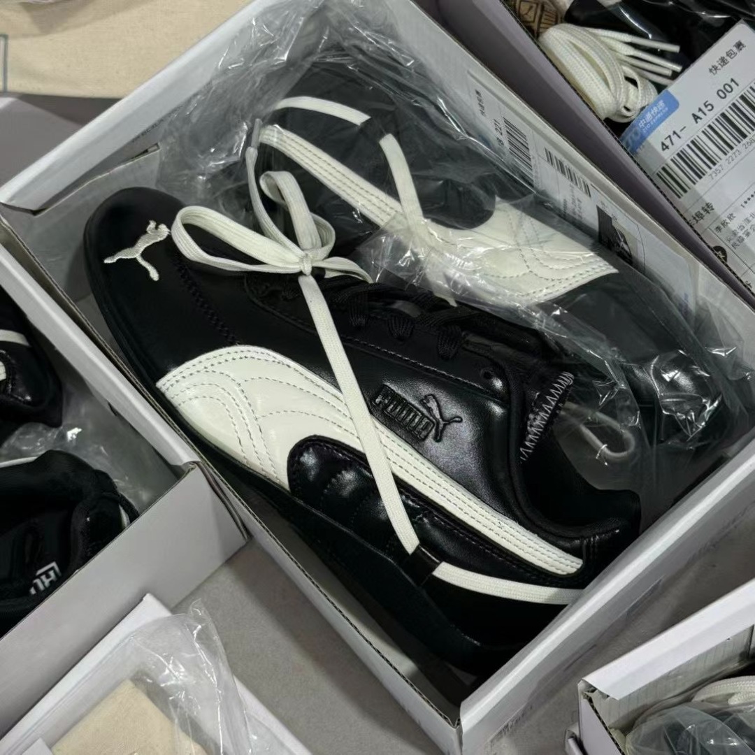 PUMA x ROSÉ 
亲自设计的绑带元素