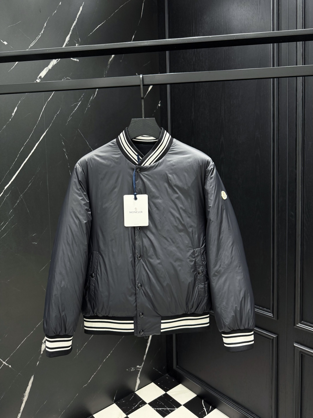 NO:509525,Mainly recommended. 2025 autumn and winter new style (double-sided down jacket) original 1:1 custom hardware accessories are fully imported and customized. Welcome to counter comparison. Absolutely high quality. Use top-grade 95 white duck down, super soft, fluffy and full, super heavy fabric with a perfect fit, pay attention to the super comfortable fabric, Exclusive model, non-market goods, same size as men and women, 12345,, down jacket, alexander wang19860909主推 .2025秋冬新款（双面穿羽绒服）原版1:1订制五金配件全进口原版定制 欢迎专柜对比 绝对的高品质 采用顶级95白鸭绒 超柔软 充羽量蓬松饱满 超级重面料做工杠杠的版型完美 注意面料超舒服 独家款 非市场货 男女同款尺码12345,,down jacket,alexander wang,Men's clothing