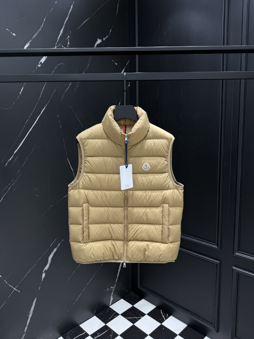 NO:507419,Main recommendation. 1:1 custom hardware accessories for autumn and winter, fully imported, original customization. Welcome to counter comparison. Absolutely high quality. It uses top-grade 95 white duck down, super soft, fluffy and full, super heavy fabric with a perfect fit, pay attention to the super comfortable fabric, Exclusive model, non-market goods, same size as men and women, 12345,,alexander wang19860909主推 . 秋冬新款原版1:1订制五金配件全进口原版定制 欢迎专柜对比 绝对的高品质 采用顶级95白鸭绒 超柔软 充羽量蓬松饱满 超级重面料做工杠杠的版型完美 注意面料超舒服 独家款 非市场货 男女同款尺码12345,,alexander wang,Men's clothing