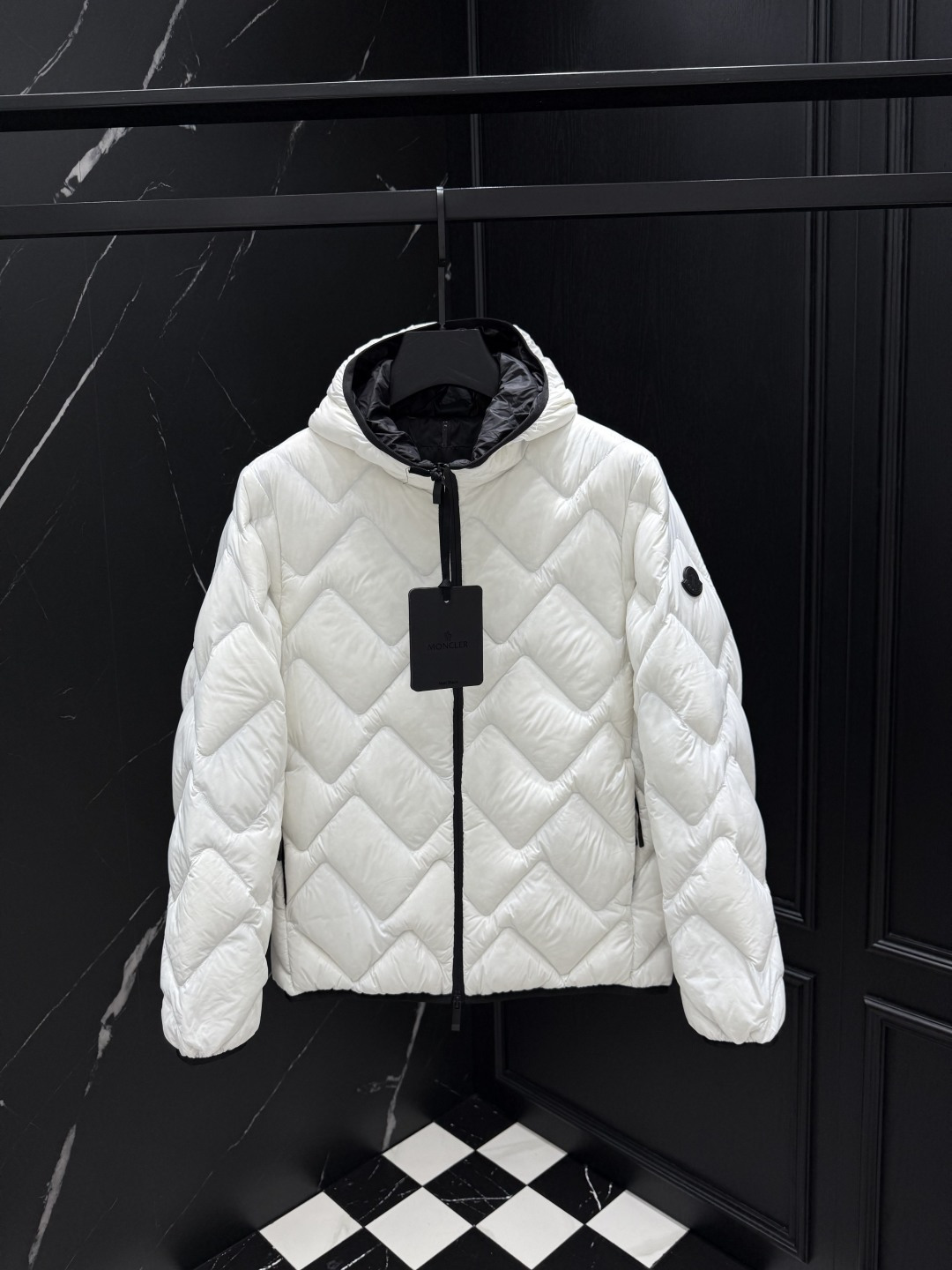 NO:520397,Down 2025 autumn and winter new original 1:1 custom hardware accessories fully imported original customization Welcome to counter comparison Absolutely high quality Use top-grade 95 white duck down Super soft Feather filling fluffy and plump Super heavy fabric with a perfect fit and a perfect fit. Pay attention to the super comfortable fabric. Exclusive model Non-market goods. Size of men and women. 12345, down jacket, alexander wang19860909羽绒 2025秋冬新款原版1:1订制五金配件全进口原版定制 欢迎专柜对比 绝对的高品质 采用顶级95白鸭绒 超柔软 充羽量蓬松饱满 超级重面料做工杠杠的版型完美 注意面料超舒服 独家款 非市场货 男女同款尺码12345,,down jacket,alexander wang,Men's clothing