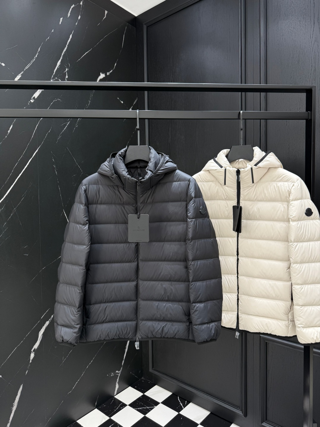 NO:520405,Down 2025 autumn and winter new original 1:1 custom hardware accessories fully imported original customization Welcome to counter comparison Absolutely high quality Use top-grade 95 white duck down Super soft Feather filling fluffy and plump Super heavy fabric with a perfect fit and a perfect fit. Pay attention to the super comfortable fabric. Exclusive model Non-market goods. Size of men and women. 12345, down jacket, alexander wang19860909羽绒 2025秋冬新款原版1:1订制五金配件全进口原版定制 欢迎专柜对比 绝对的高品质 采用顶级95白鸭绒 超柔软 充羽量蓬松饱满 超级重面料做工杠杠的版型完美 注意面料超舒服 独家款 非市场货 男女同款尺码12345,,down jacket,alexander wang,Men's clothing