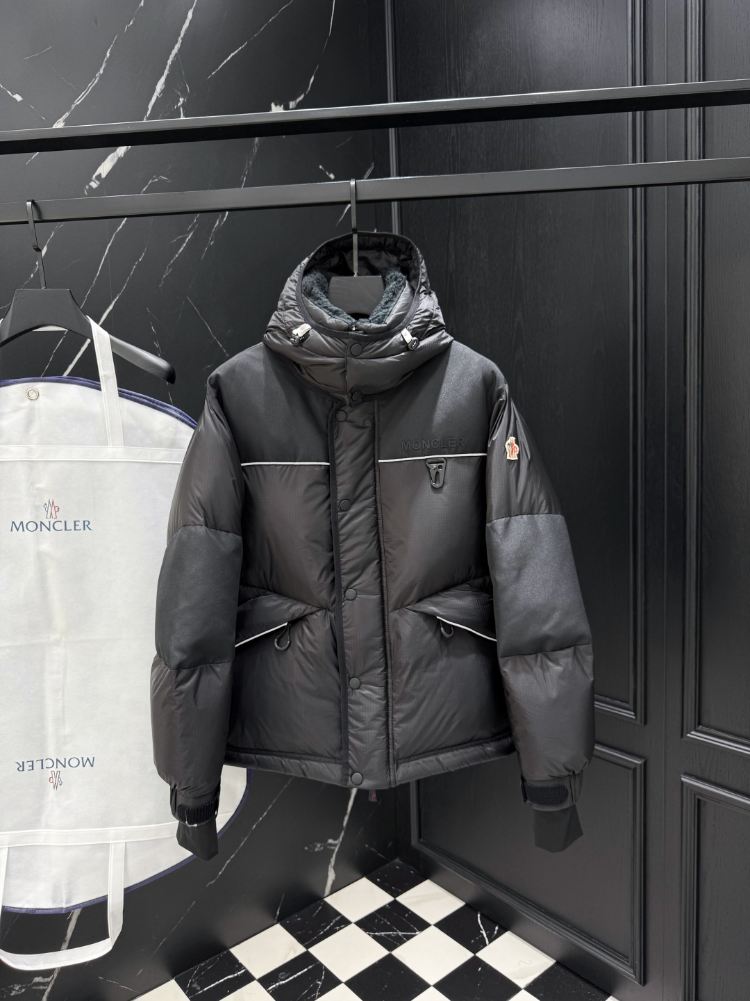 NO:539096,Down 2025 autumn and winter new original 1:1 custom hardware accessories fully imported original customization Welcome to counter comparison Absolutely high quality Use top-grade 95 white duck down Super soft Feather filling fluffy and plump Super heavy fabric with a perfect fit and a perfect fit. Pay attention to the super comfortable fabric. Exclusive model Non-market goods. Size of men and women. 12345, down jacket, alexander wang19860909羽绒 2025秋冬新款原版1:1订制五金配件全进口原版定制 欢迎专柜对比 绝对的高品质 采用顶级95白鸭绒 超柔软 充羽量蓬松饱满 超级重面料做工杠杠的版型完美 注意面料超舒服 独家款 非市场货 男女同款尺码12345,,down jacket,alexander wang,Men's clothing