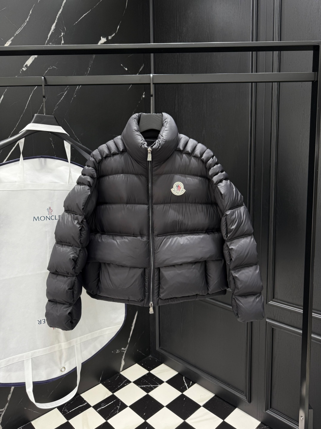 NO:539116,Down 2025 autumn and winter new original 1:1 custom hardware accessories fully imported original customization Welcome to counter comparison Absolutely high quality Use top-grade 95 white duck down Super soft Feather filling fluffy and plump Super heavy fabric with a perfect fit and pay attention to the super comfortable fabric Exclusive model Non-market goods Same size of men and women 01234, down jacket, alexander wang19860909羽绒 2025秋冬新款原版1:1订制五金配件全进口原版定制 欢迎专柜对比 绝对的高品质 采用顶级95白鸭绒 超柔软 充羽量蓬松饱满 超级重面料做工杠杠的版型完美 注意面料超舒服 独家款 非市场货 男女同款尺码01234,,down jacket,alexander wang,Men's clothing