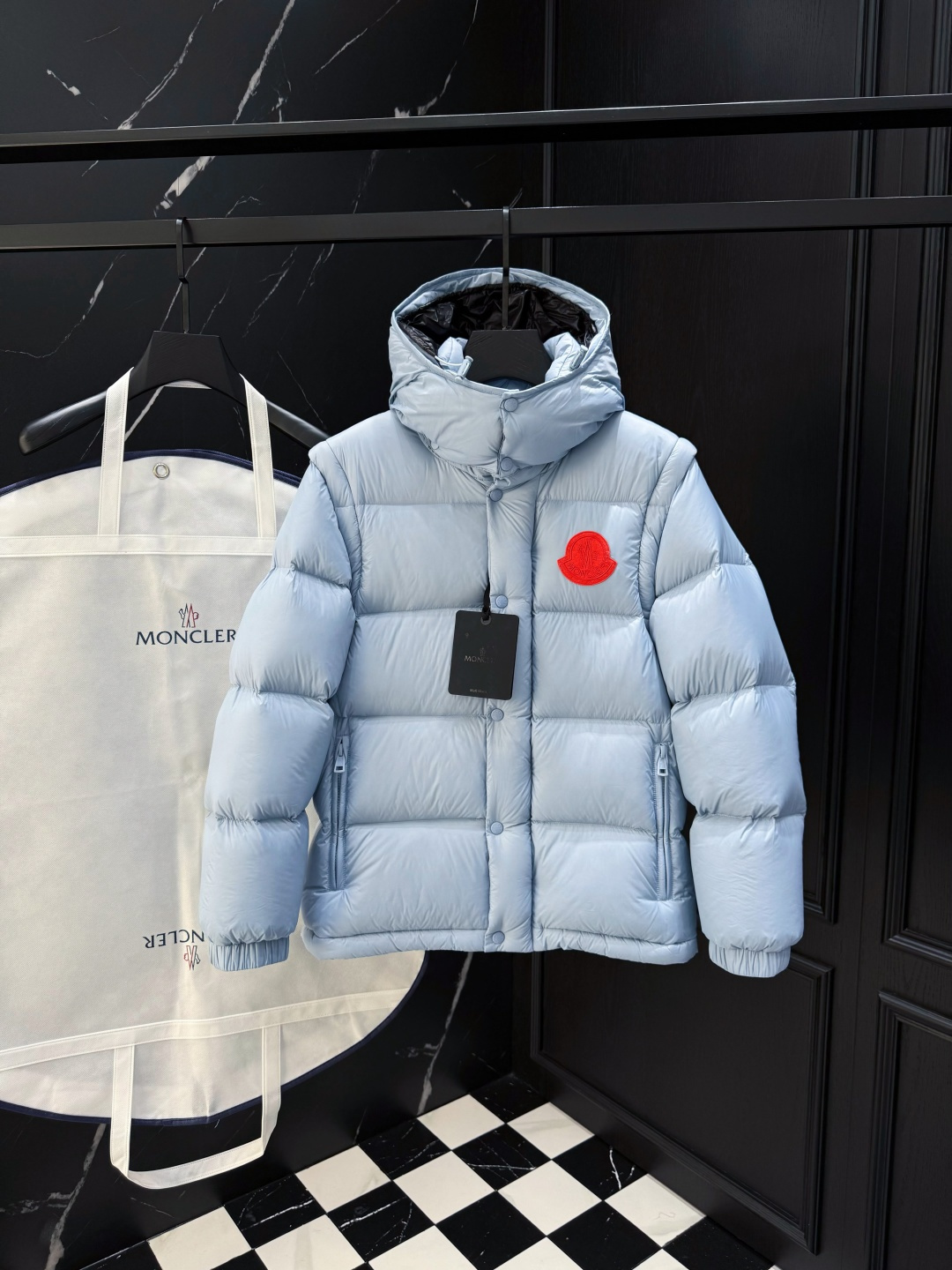 NO:539110,Down 2025 autumn and winter new original 1:1 customization (removable vest down jacket) hardware accessories are fully imported and customized. Welcome to compare counters. Absolutely high quality. Top-grade 95 white duck down, super soft, fluffy and full, super heavy fabric with a perfect fit. Pay attention to the super comfortable fabric. Exclusive model. Non-market goods. Size 12345 for men and women, down jacket, alexander wang19860909羽绒 2025秋冬新款原版1:1订制（可拆卸马甲羽绒服）五金配件全进口原版定制 欢迎专柜对比 绝对的高品质 采用顶级95白鸭绒 超柔软 充羽量蓬松饱满 超级重面料做工杠杠的版型完美 注意面料超舒服 独家款 非市场货 男女同款尺码12345,,down jacket,alexander wang,Men's clothing