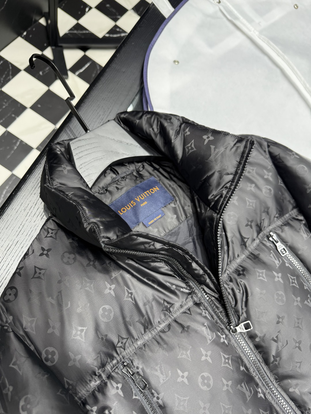 Louis Vuitton Monogram Padded Down Jacket - Stylish & Warm Outerwear 9 cmp i1755357329096 1929 0 7