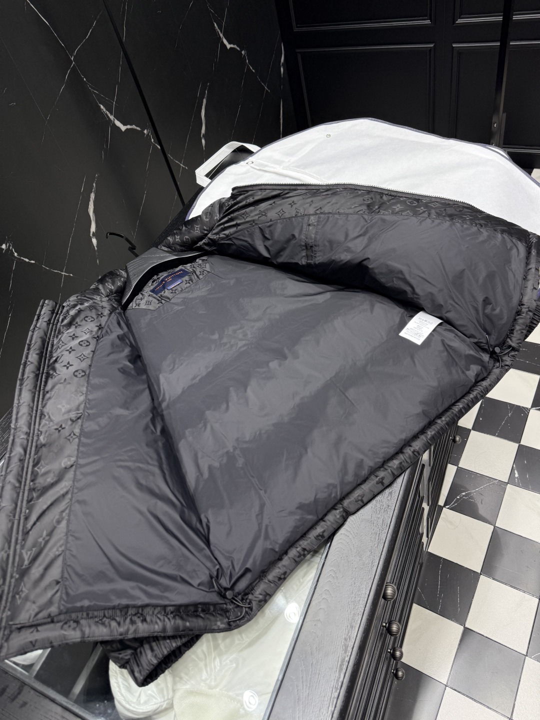 Louis Vuitton Monogram Padded Down Jacket,Black Fashionable and Comfortable 6 cmp i1755357351266 925 0 5